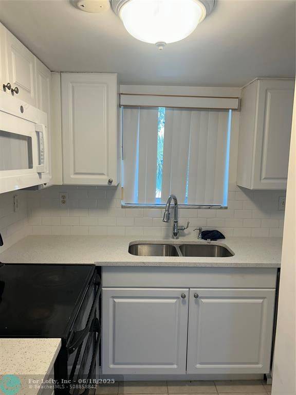 1501 Crescent Cir, West Palm Beach, FL 33403