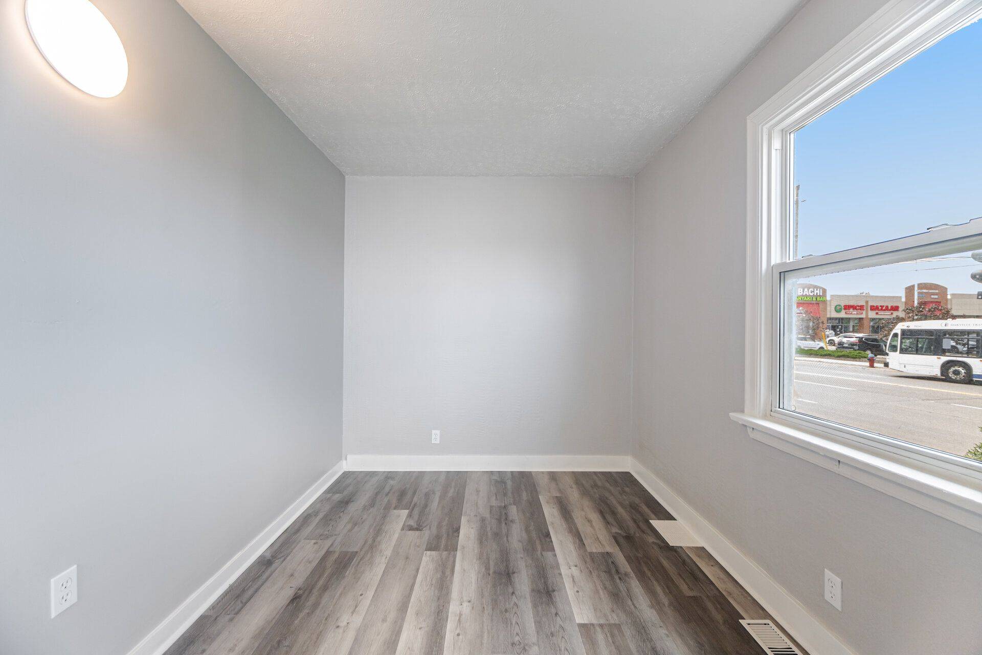 Oakville, ON L6J 2W6,126 Cross AVE