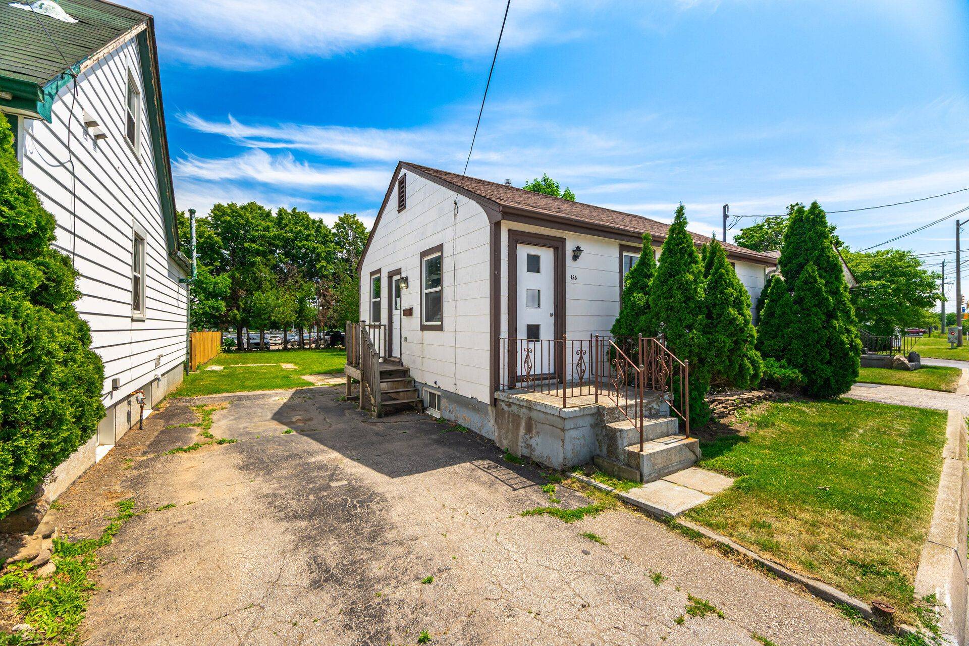 Oakville, ON L6J 2W6,126 Cross AVE