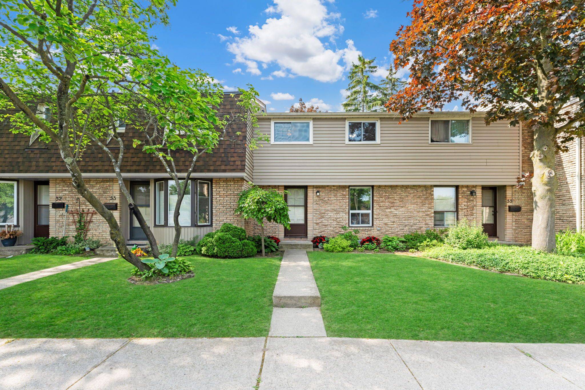 St. Catharines, ON L2R 7J7,75 Ventura DR #54