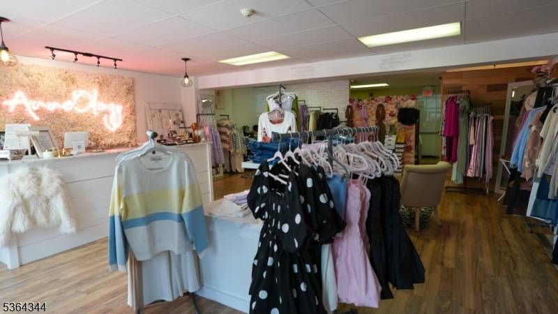 Kinnelon Boro, NJ 07405,104 Boonton Ave