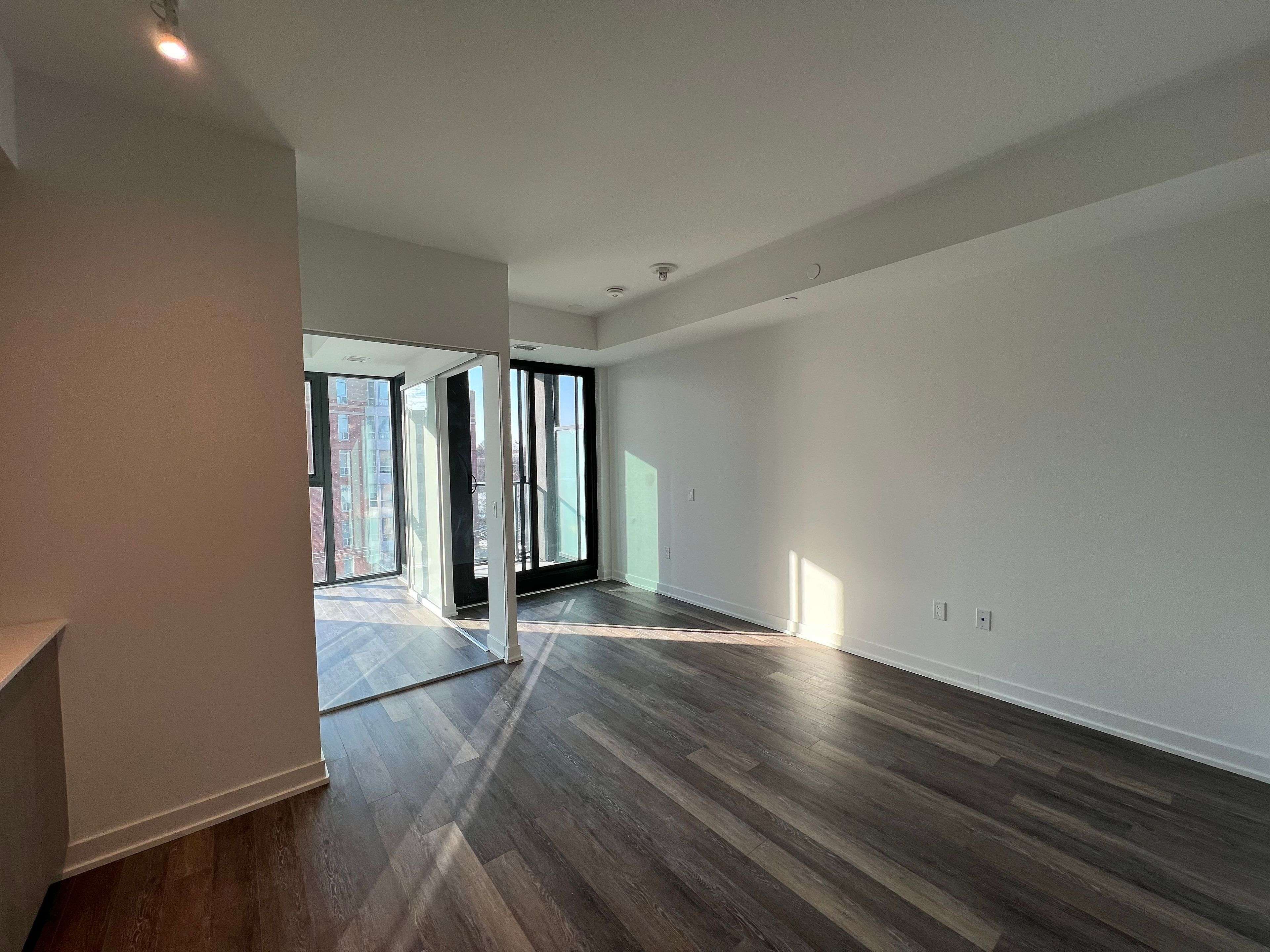 Toronto C04, ON M5M 1B2,250 Lawrence AVE W #517