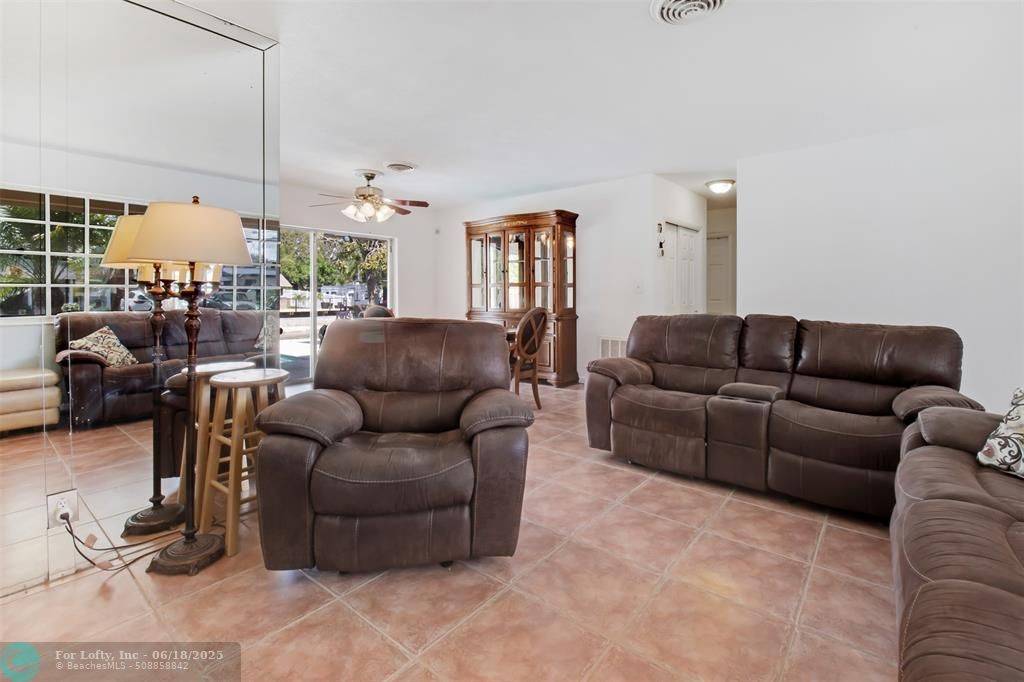 Davie, FL 33314,5651 SW 56th St