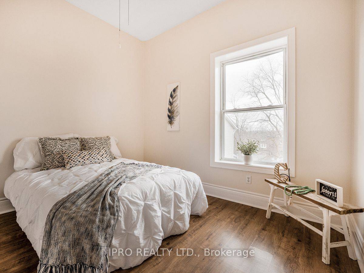Cambridge, ON N3H 3R1,1308 King ST E