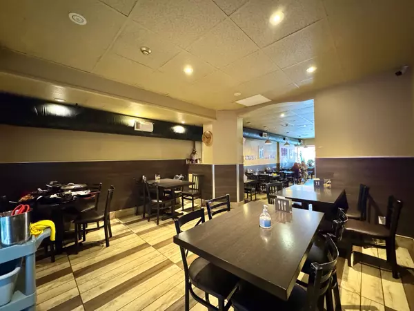 Toronto C02, ON M6G 1K4,586 Bloor ST W