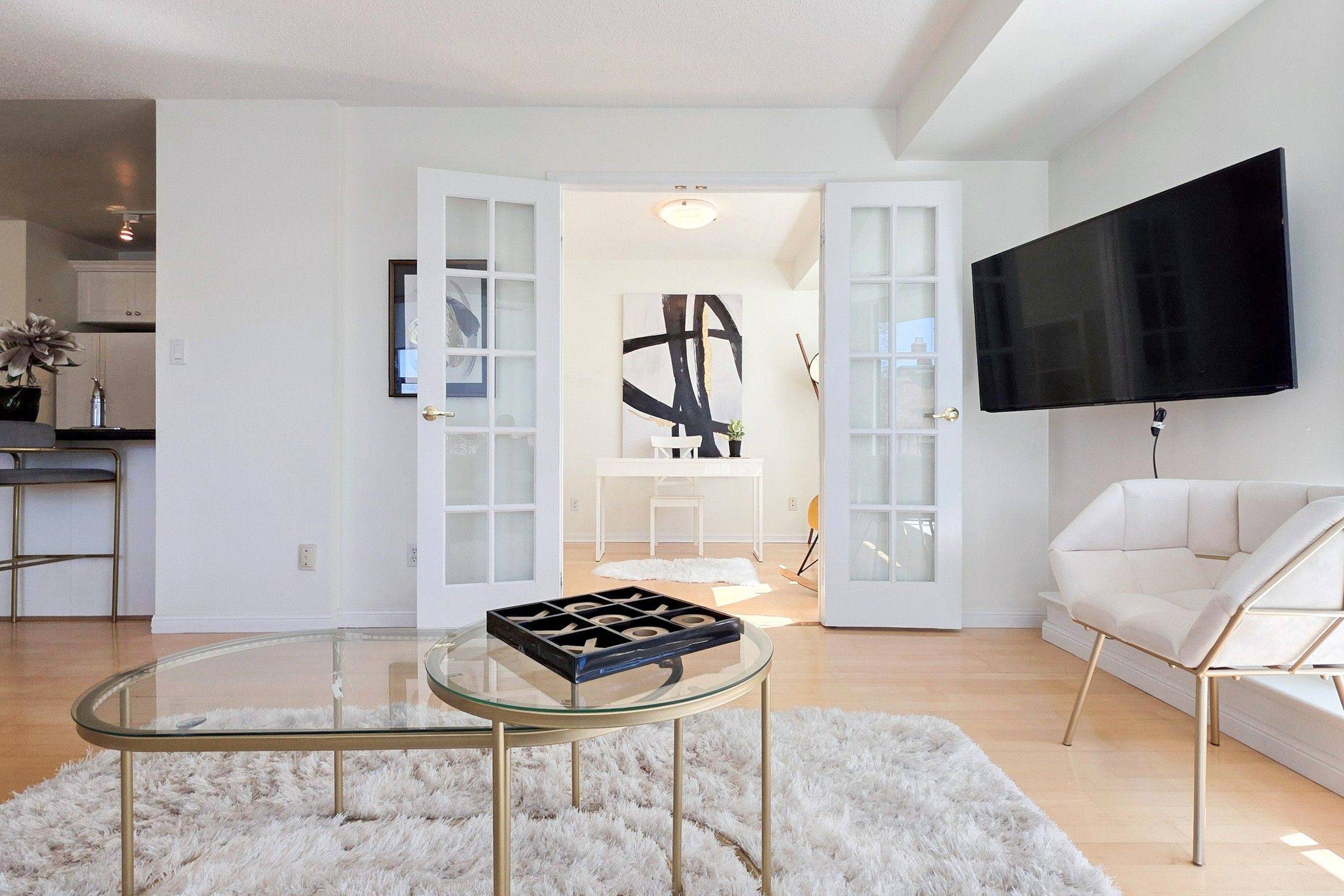 Toronto C04, ON M4N 2K6,3130 Yonge ST #305