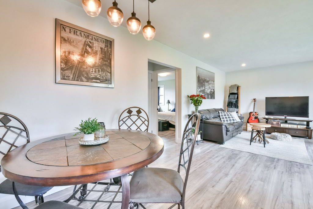 Barrie, ON L4M 4K7,108 Nelson ST