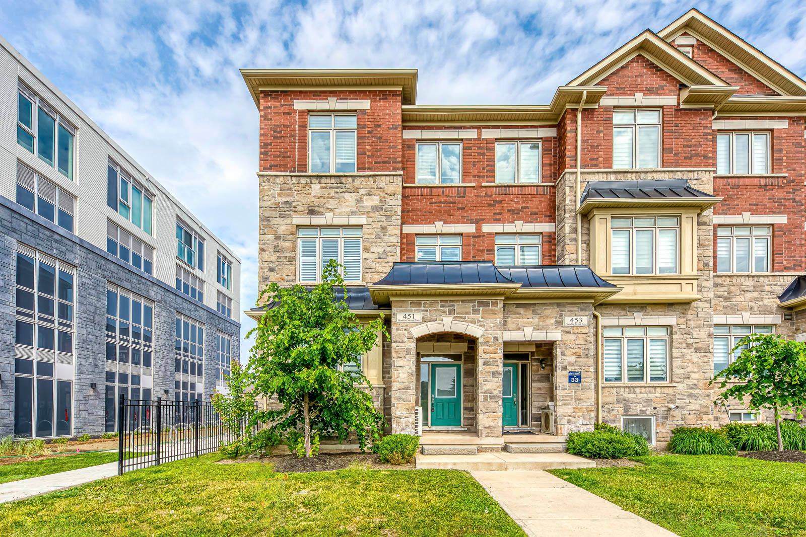 Oakville, ON L6H 3P4,451 Dundas ST E