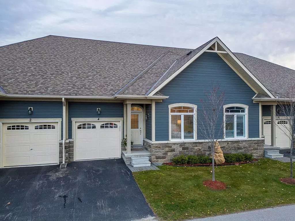 Collingwood, ON L9Y 5B4,4 SUTTON LN
