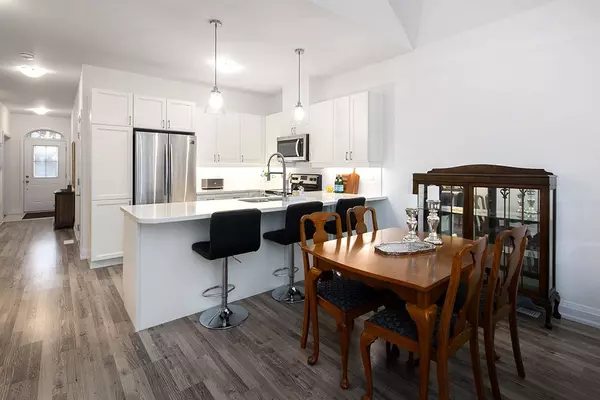 Collingwood, ON L9Y 5B4,4 SUTTON LN