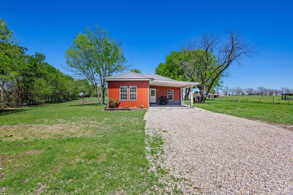 Wolfe City, TX 75496,298 County Road 3351