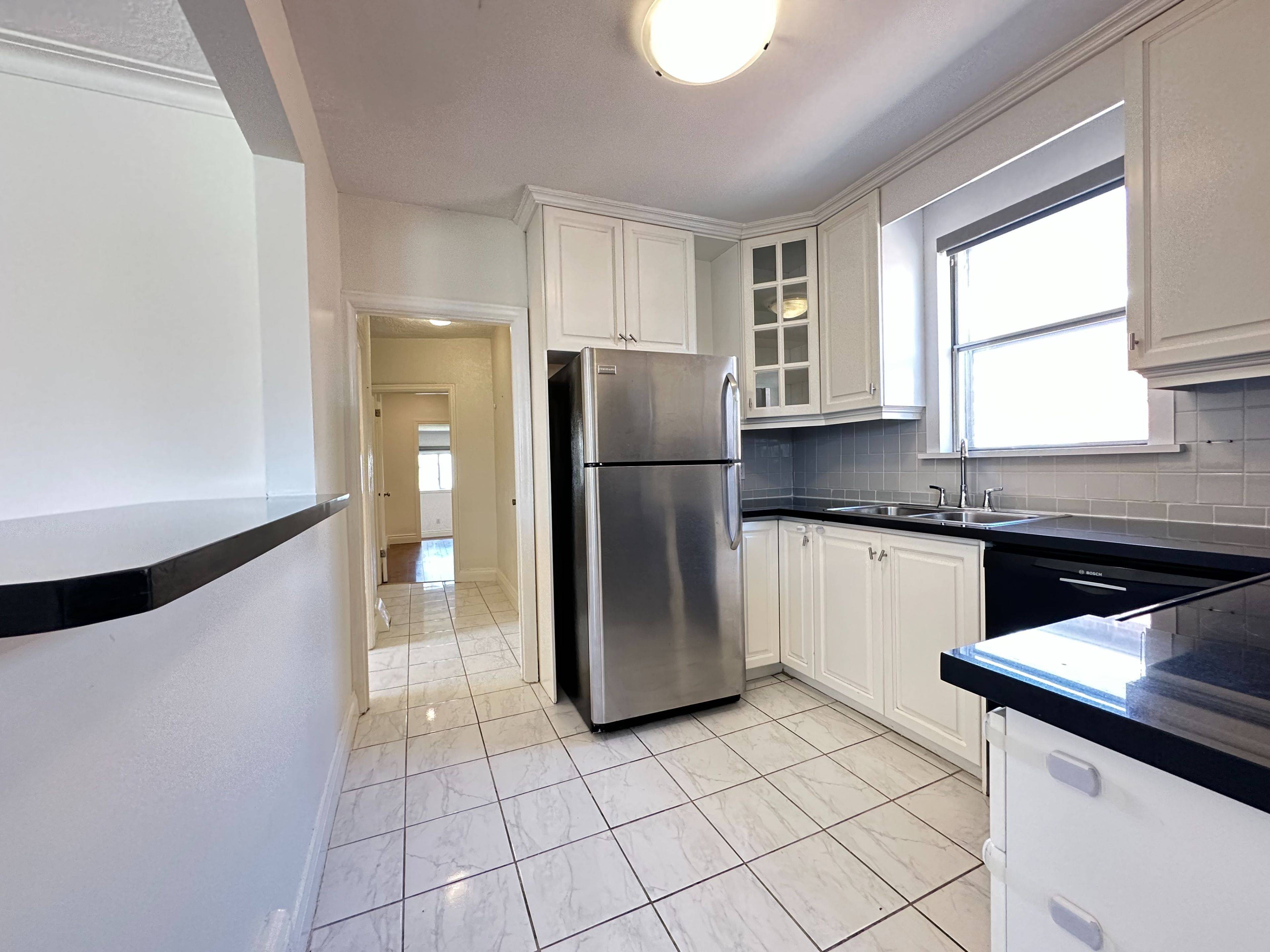 Toronto C04, ON M6A 1R3,56 Regina AVE #Main