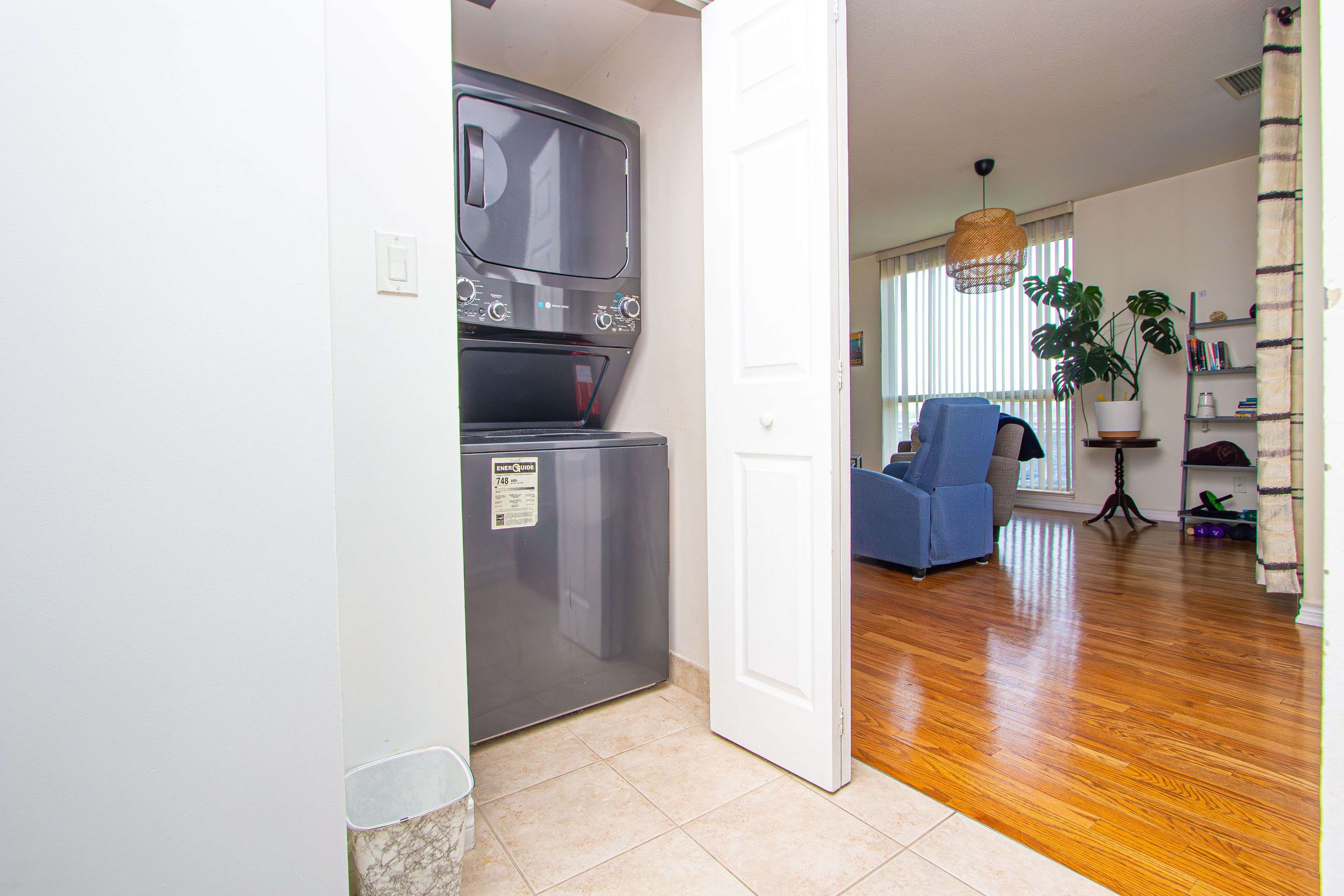 Toronto C06, ON M3H 6C7,4200 Bathurst ST #807