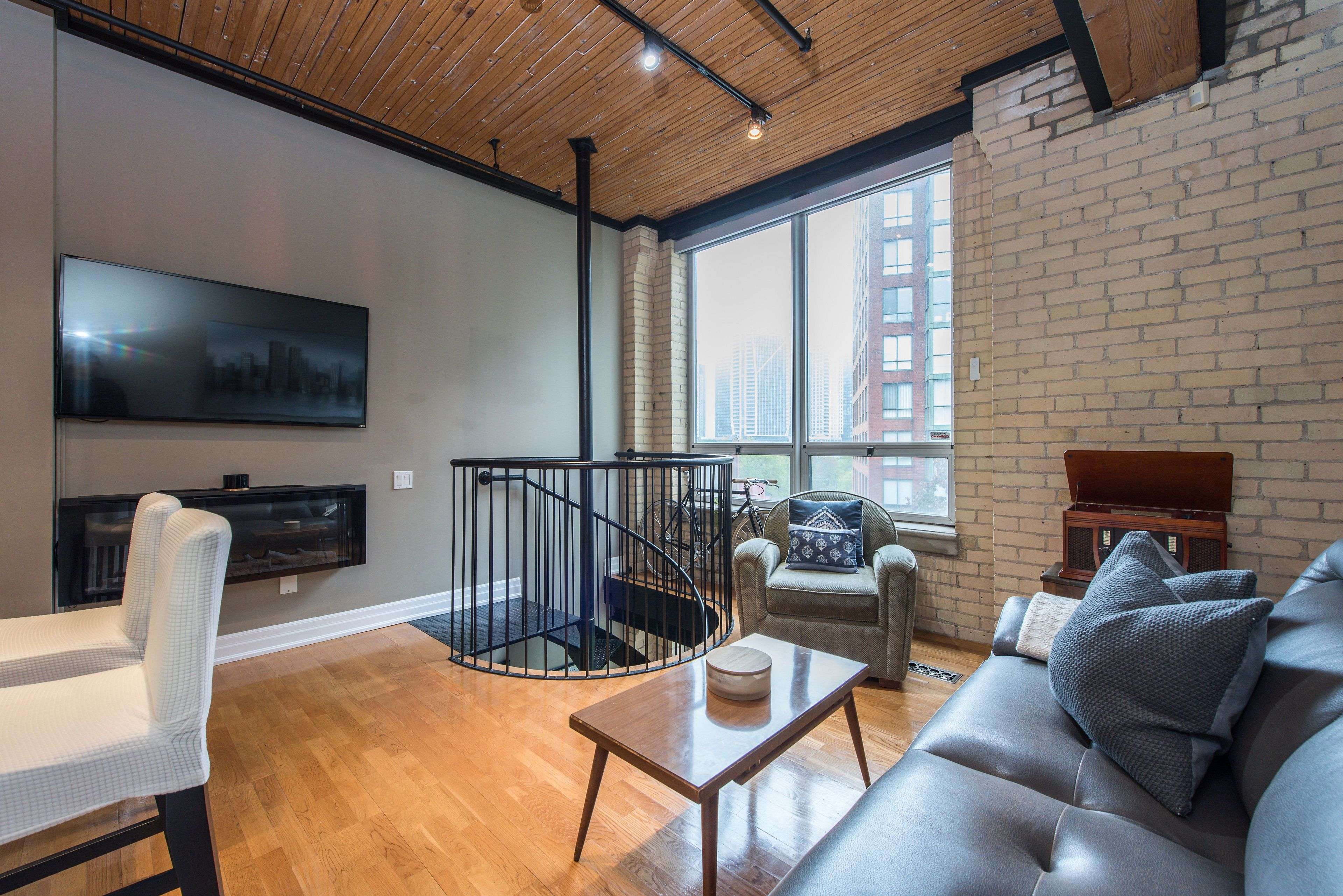 Toronto C01, ON M5V 1N4,781 King ST W #504