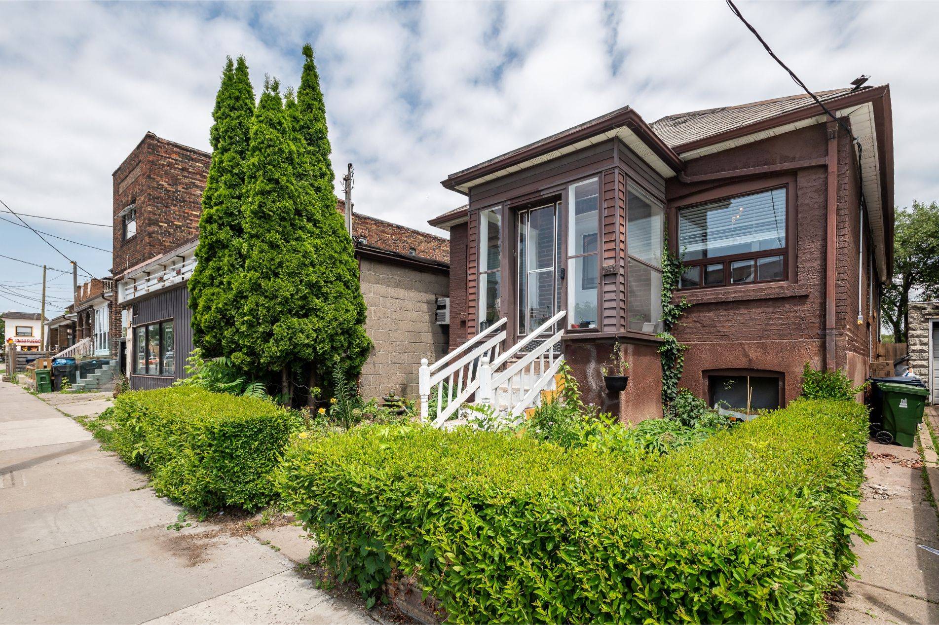 Toronto C03, ON M6C 2R2,541 Vaughan RD