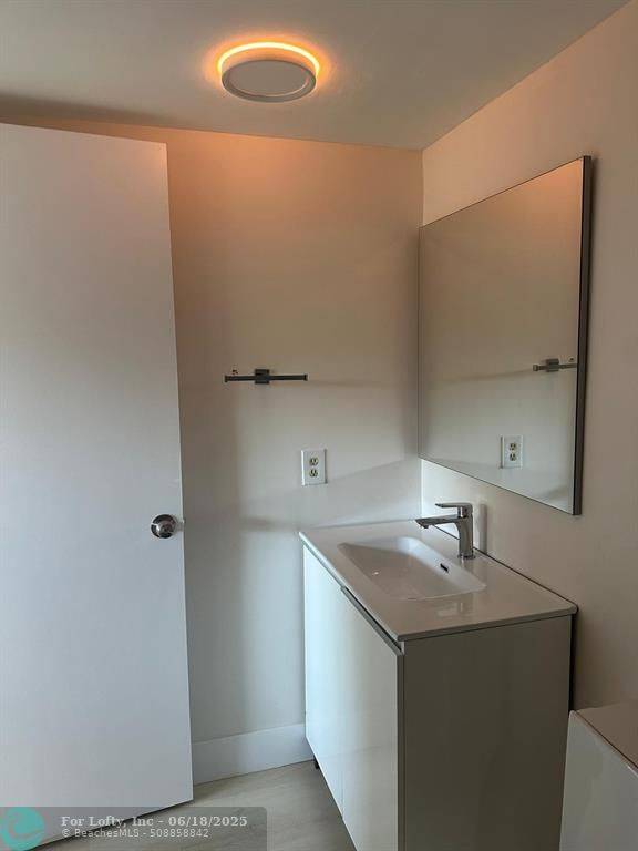 Sunrise, FL 33322,8300 Sunrise Lakes Blvd  #204