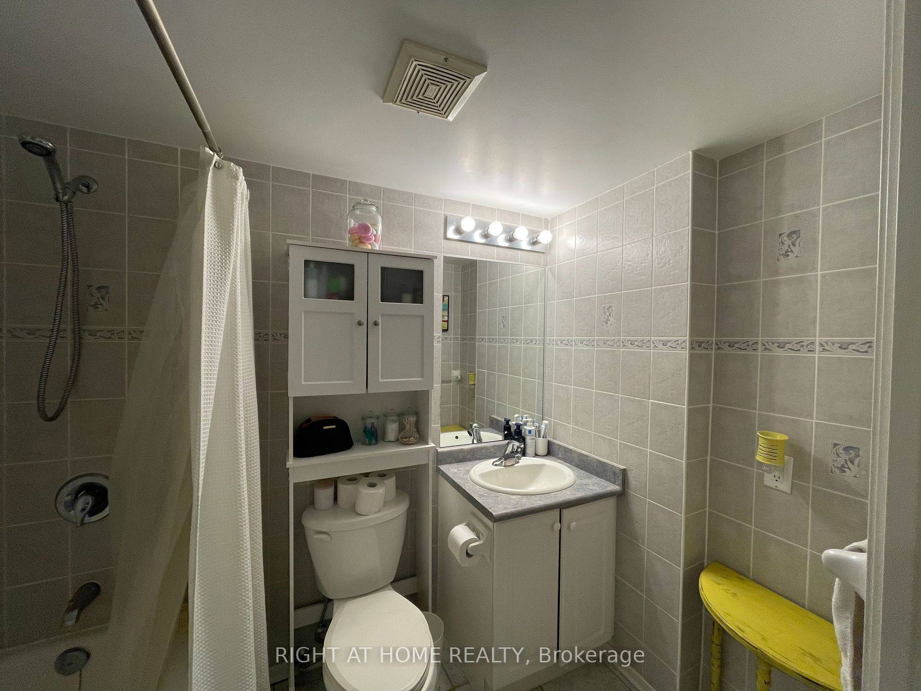 Aurora, ON L4G 1J3,160 Wellington ST E #517