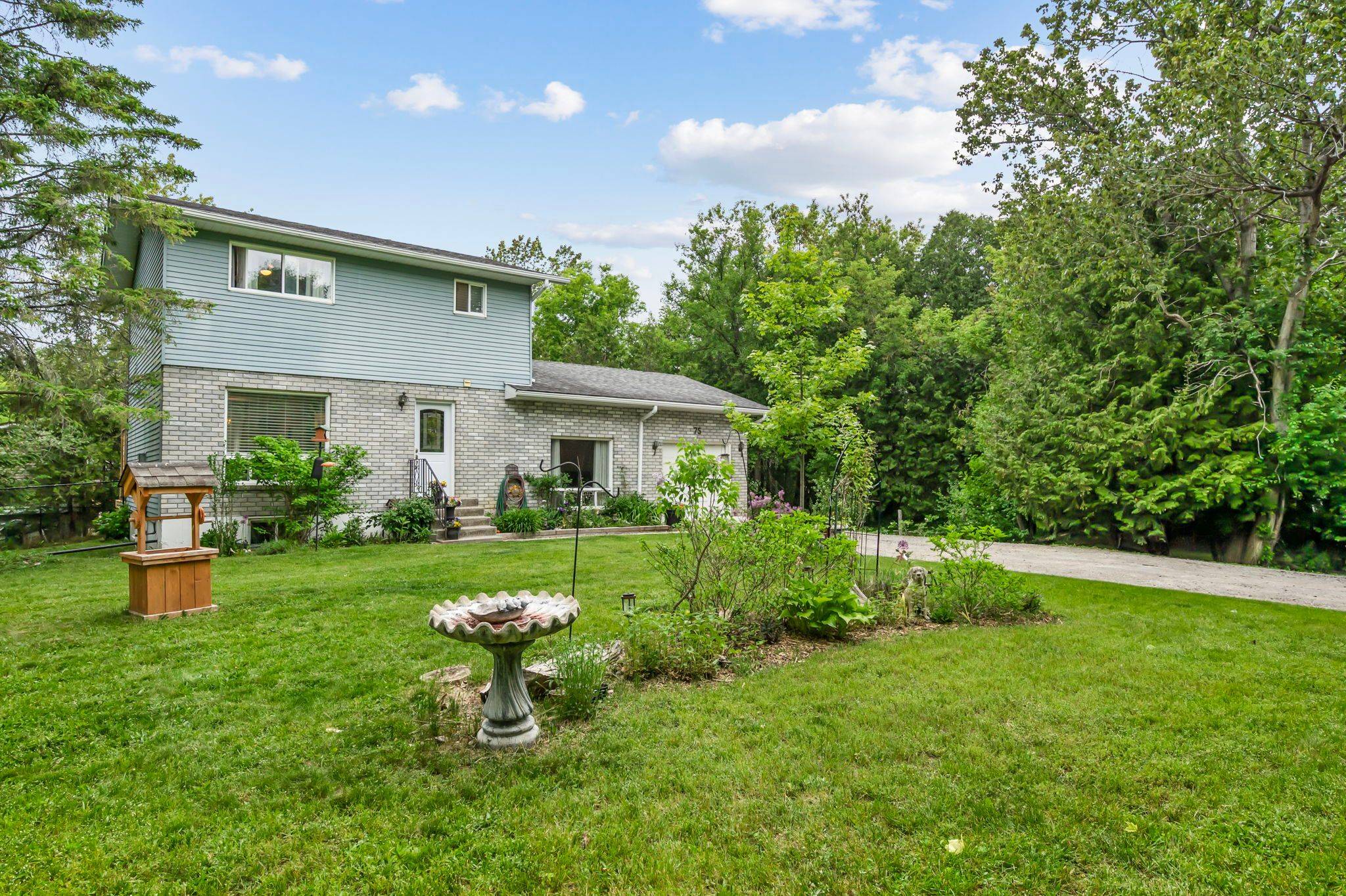 Georgina, ON L0E 1N0,75 Brook CRES