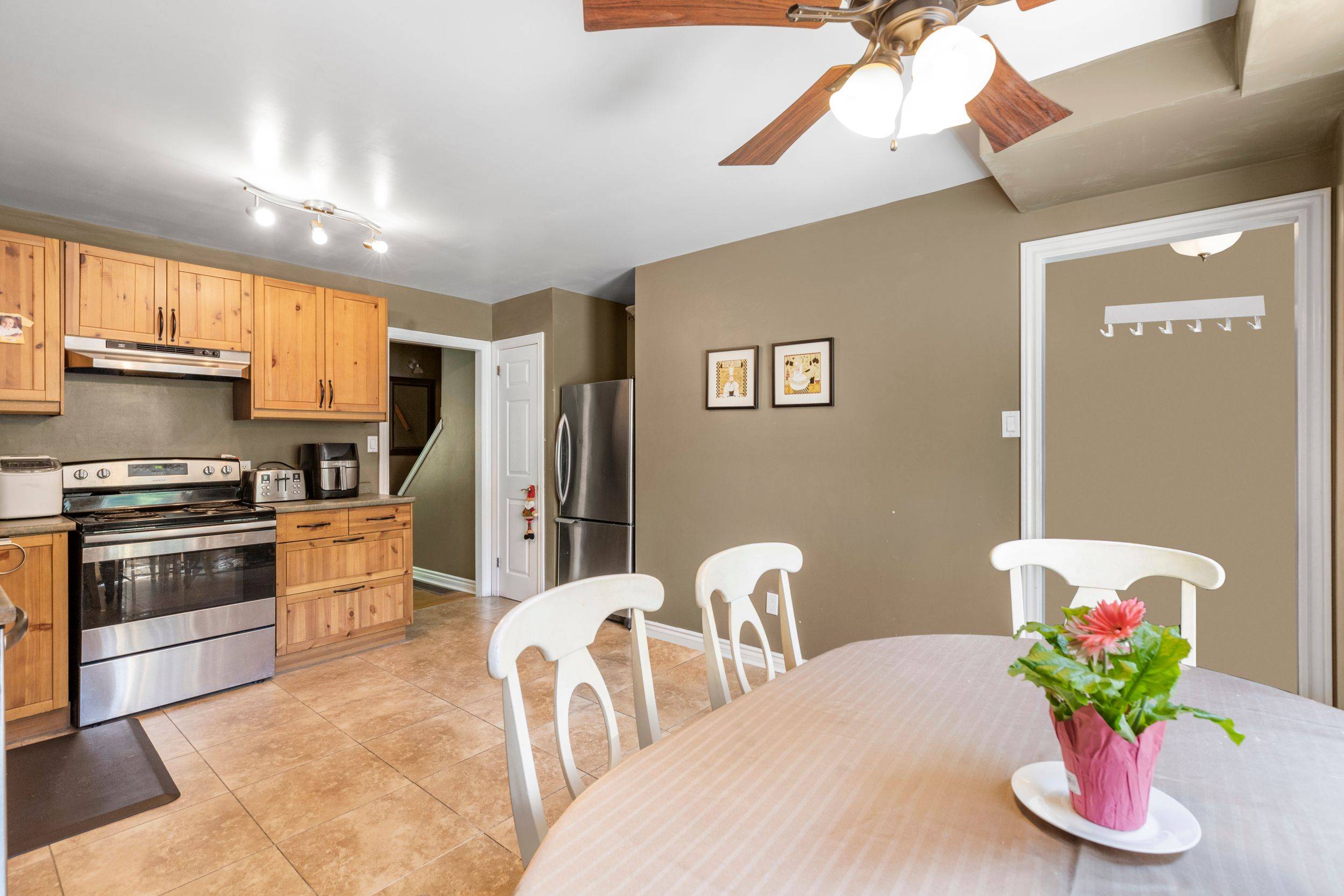 Burlington, ON L7P 2A5,2111 Meadowbrook RD #k