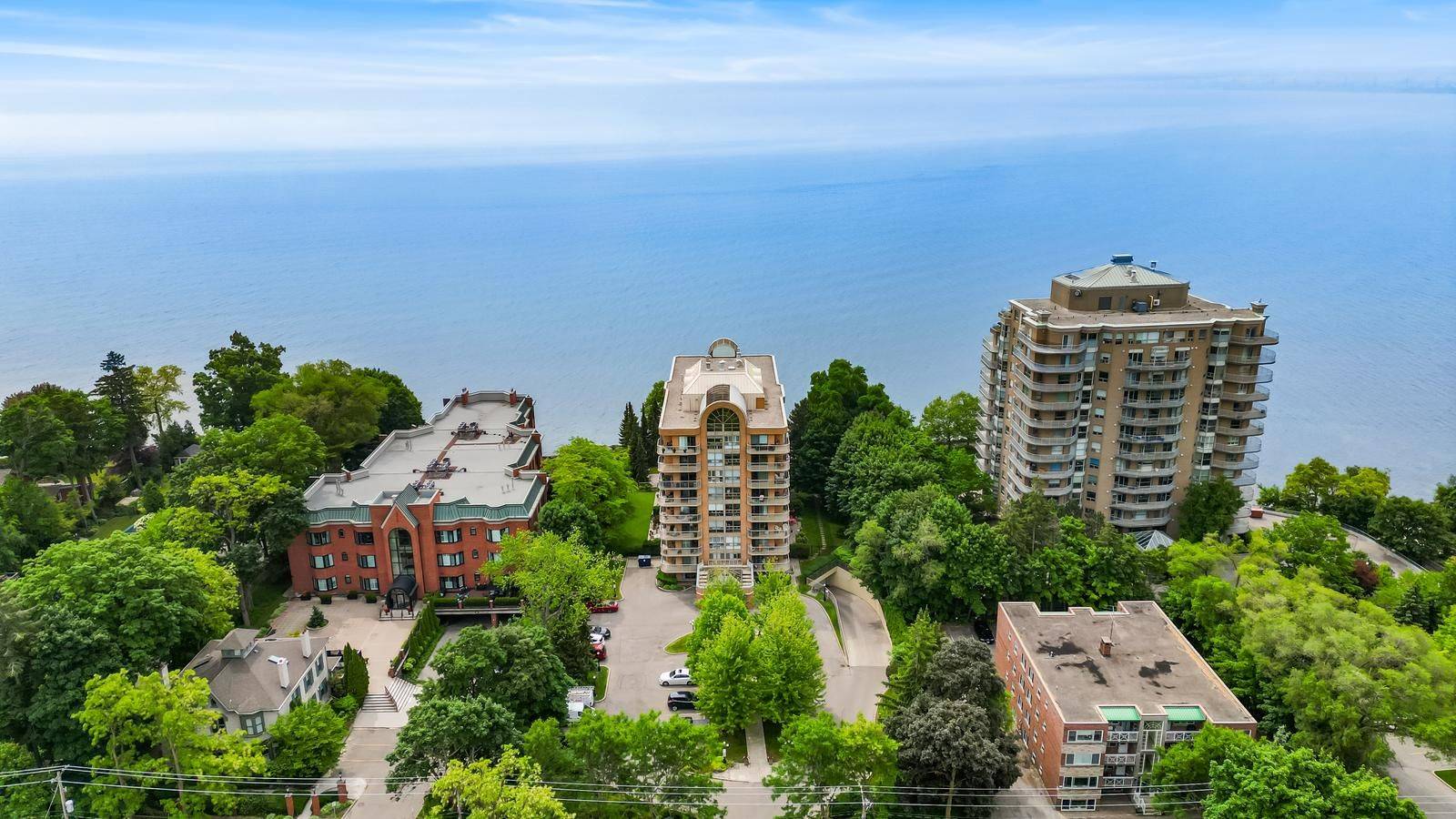 Burlington, ON L7R 4J9,2210 Lakeshore RD #104