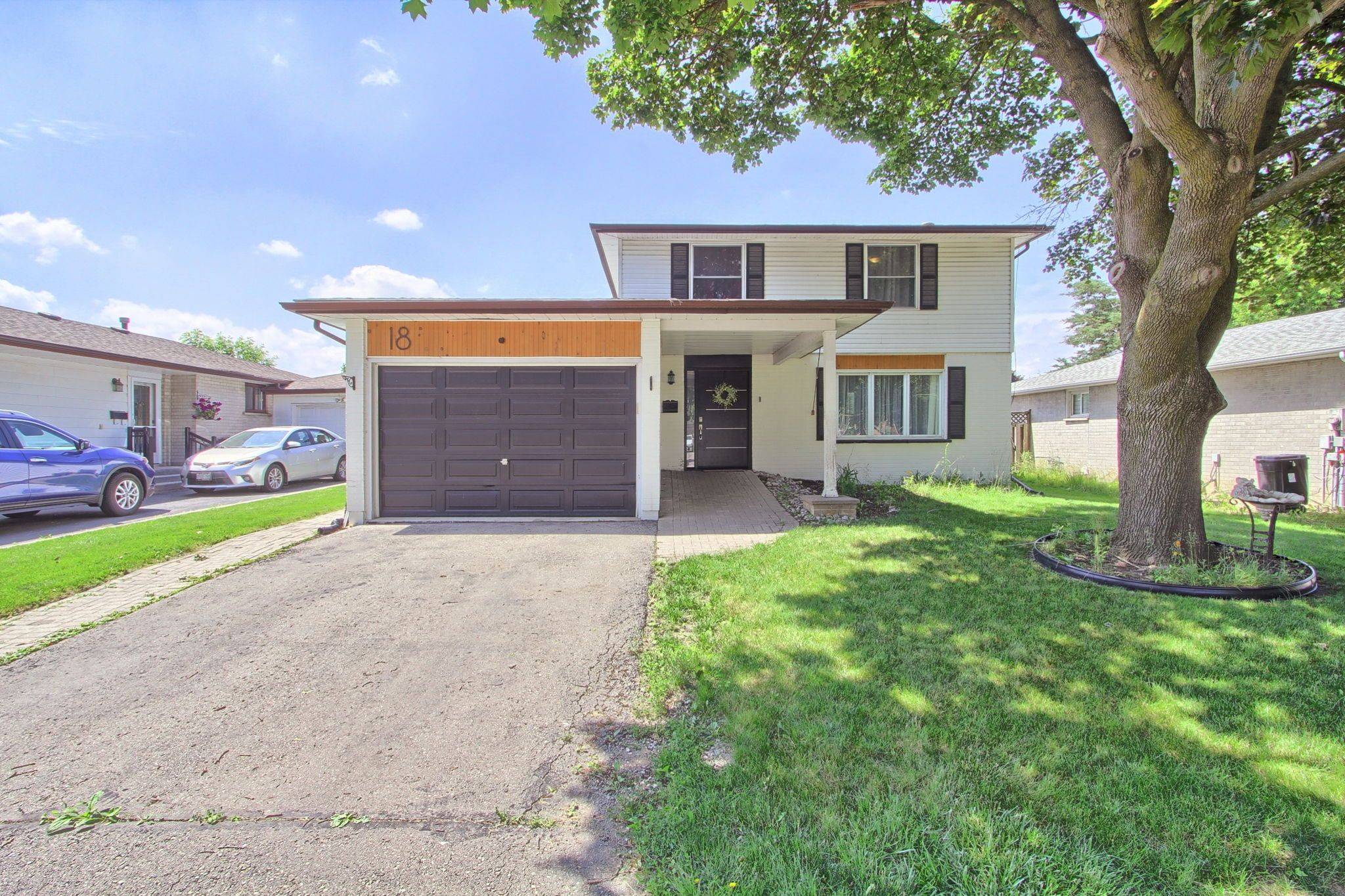 18 Barkwood CT, Brampton, ON L6V 2C3