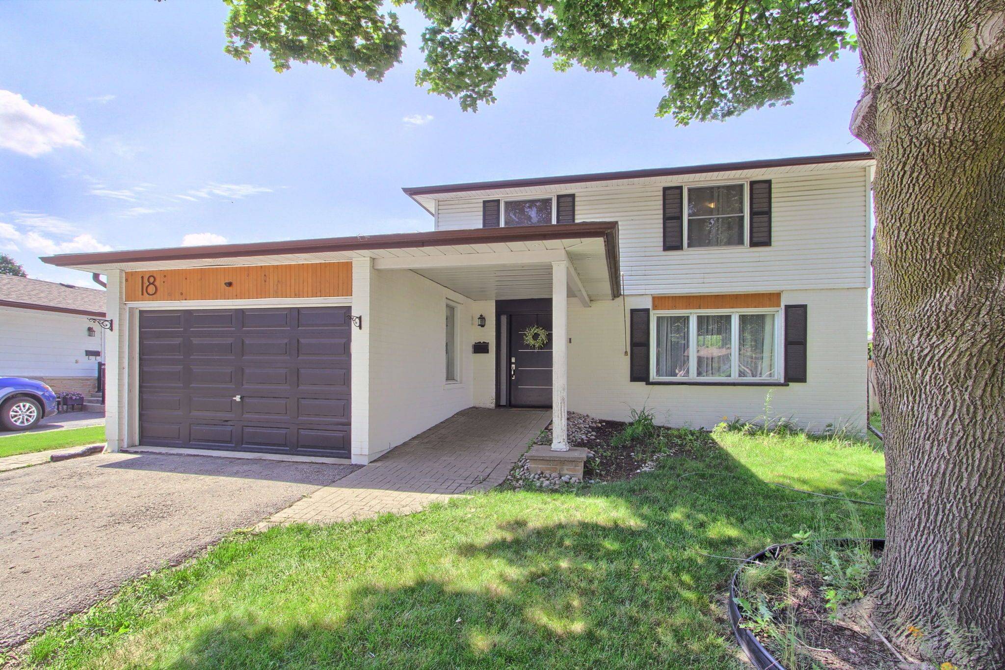 Brampton, ON L6V 2C3,18 Barkwood CT