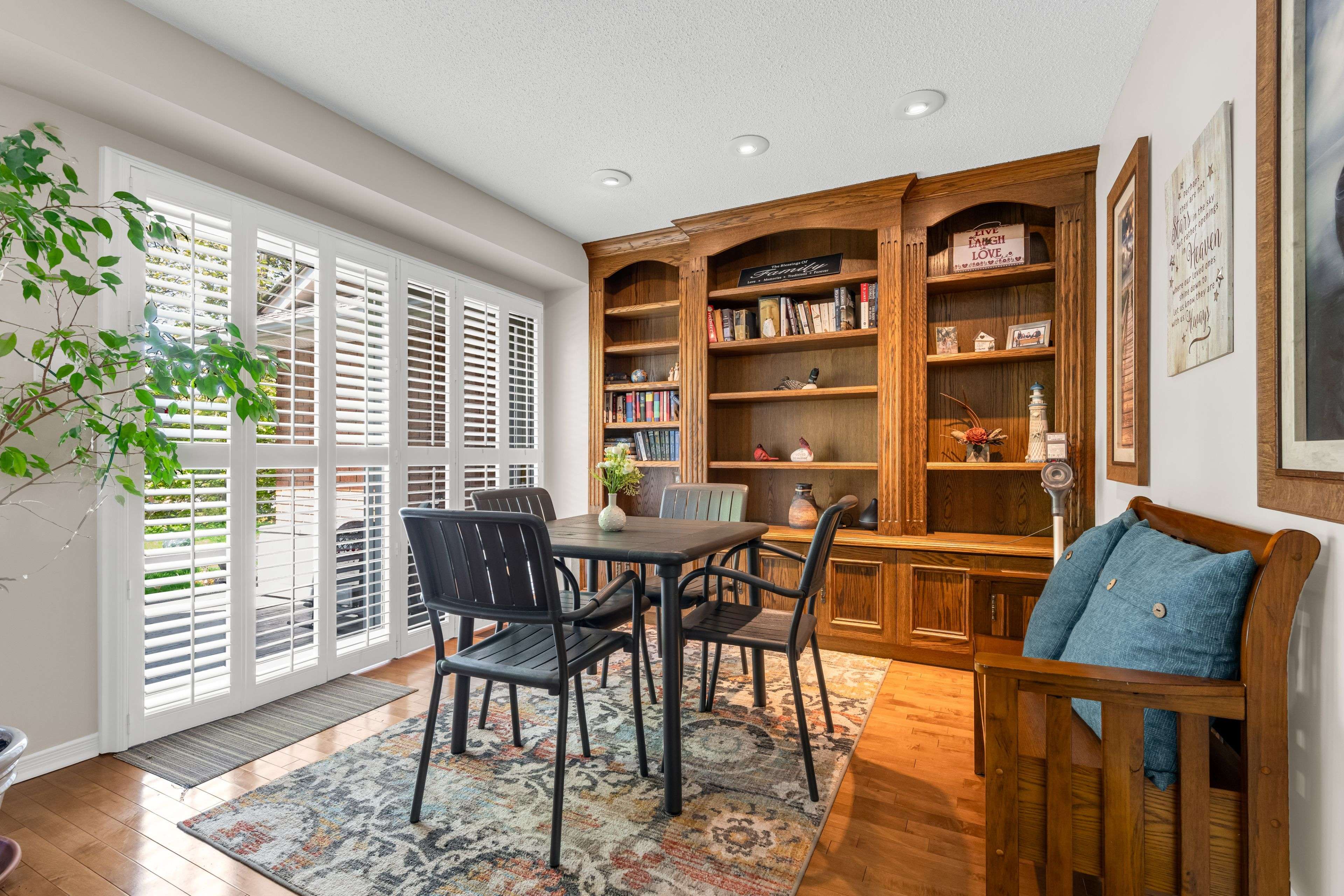 Grimsby, ON L3M 2M8,375 Book RD #17