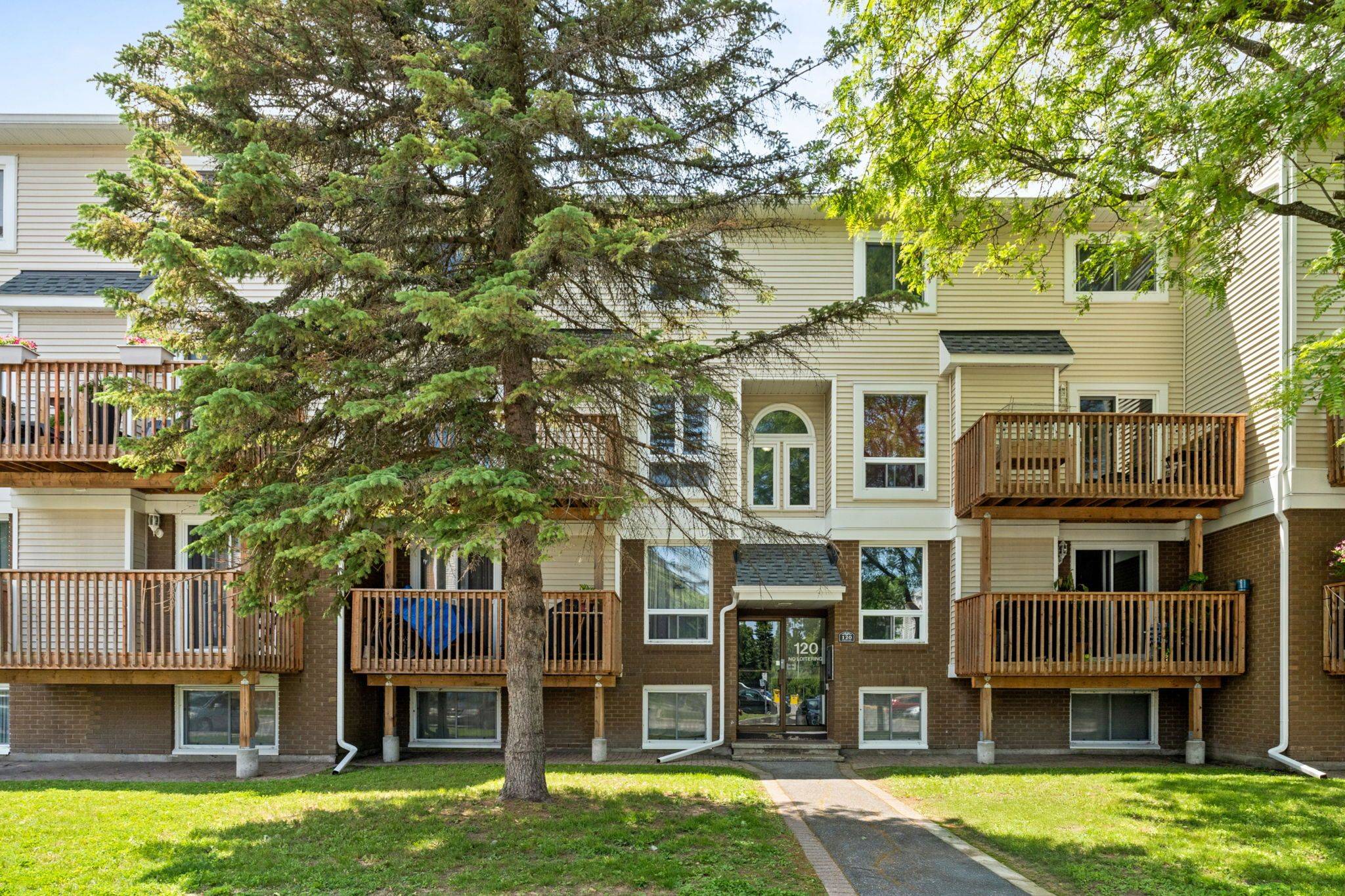 120 Fenerty CT #5, Kanata, ON K2L 3A7