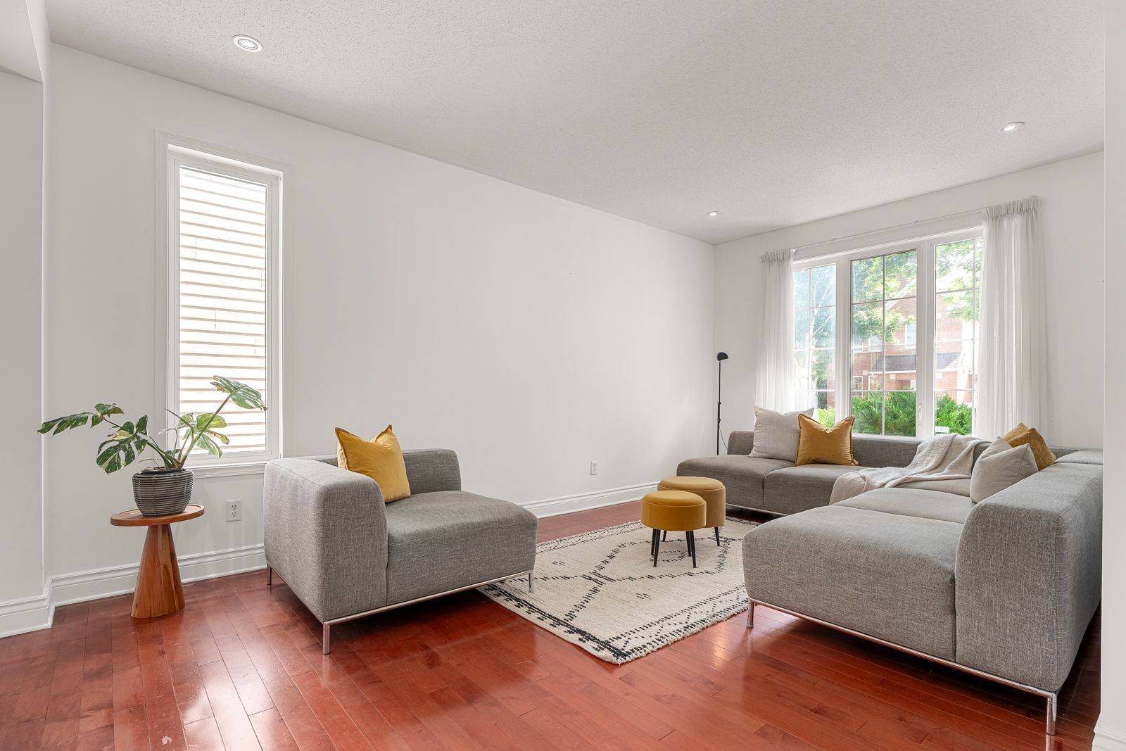 Barrhaven, ON K2G 6T1,33 Valencia ST