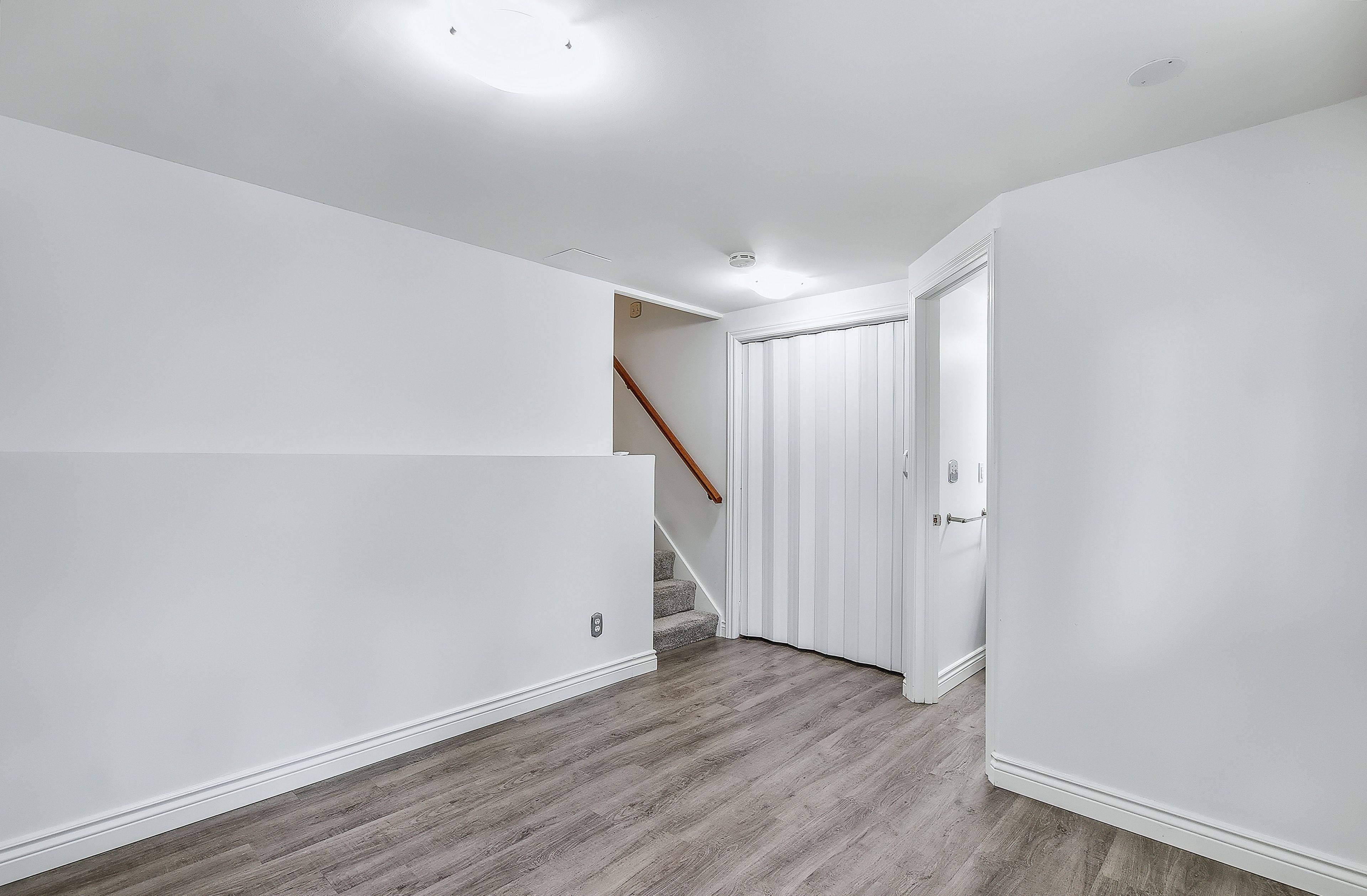Kitchener, ON N2E 2E5,80 Old Country DR #35