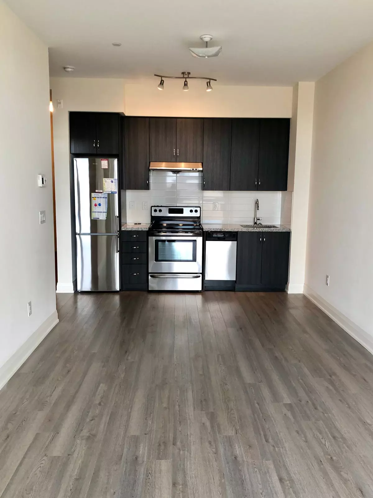 Richmond Hill, ON L4B 3V1,8763 Bayview AVE #326