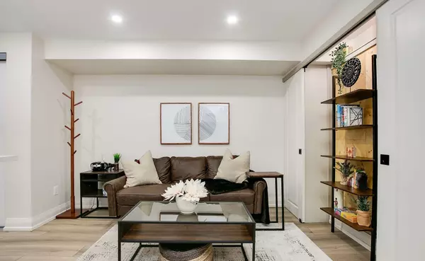 Toronto E01, ON M4L 2L7,192 Hastings AVE