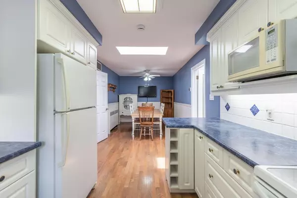 St. Catharines, ON L2R 2Z2,66 Queenston ST #Upper