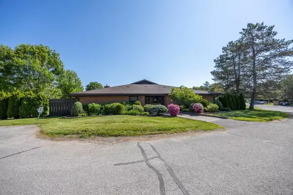 14 Paddock Wood #3, Peterborough East, ON K9H 7H2