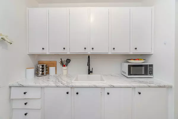 Hamilton, ON L8S 2N5,57 Mericourt RD #103