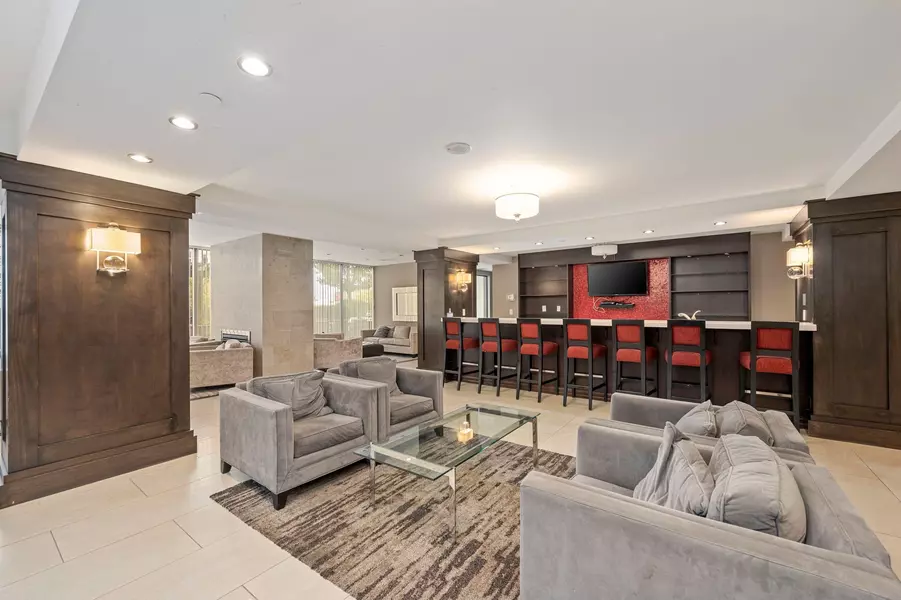 330 Ridout ST N #803, London East, ON N6A 0A7