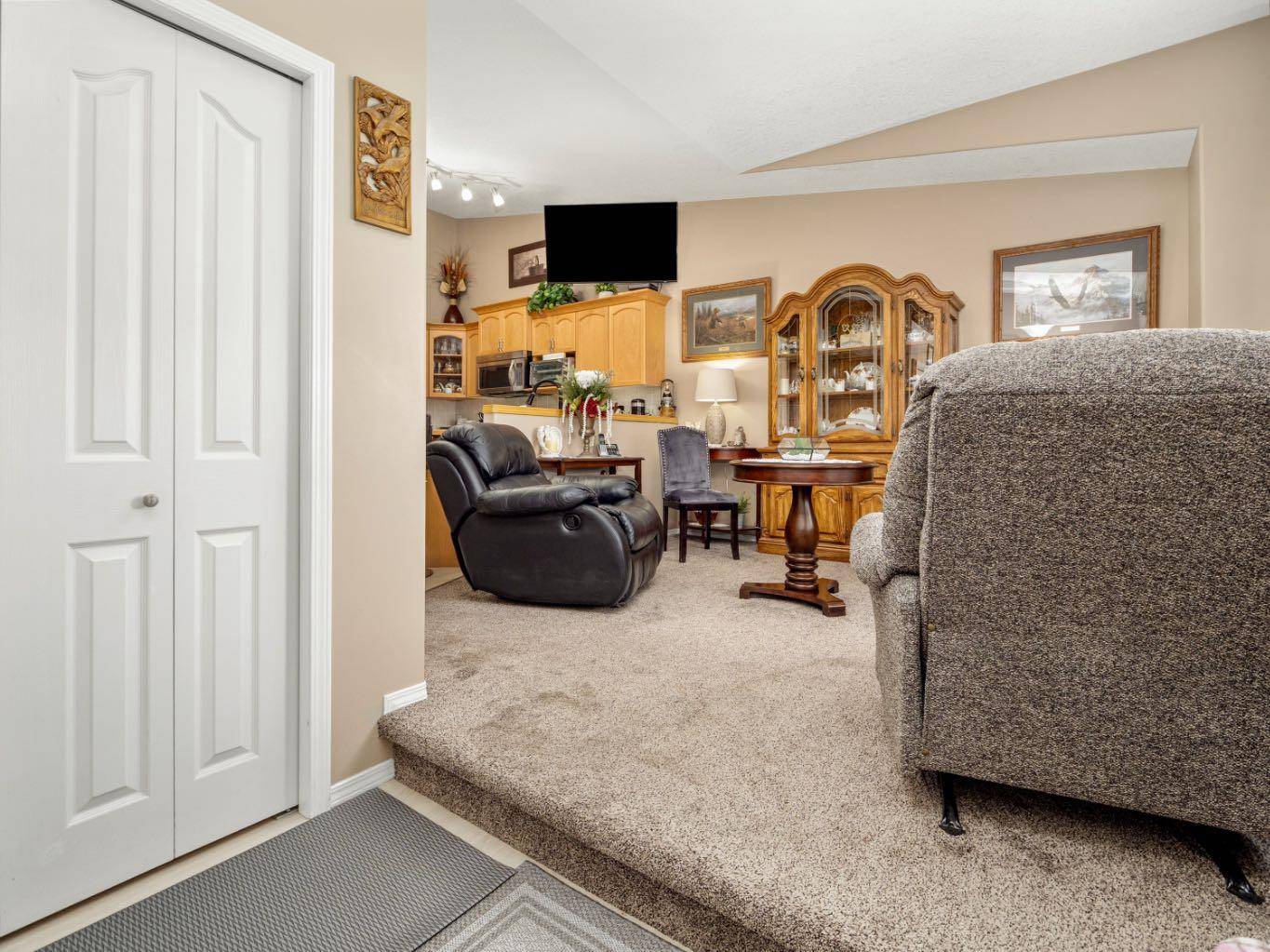Lethbridge, AB T1K 7R5,178 Fairmont BLVD S