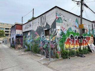 Toronto C01, ON M5T 1M2,6 Nassau ST #A