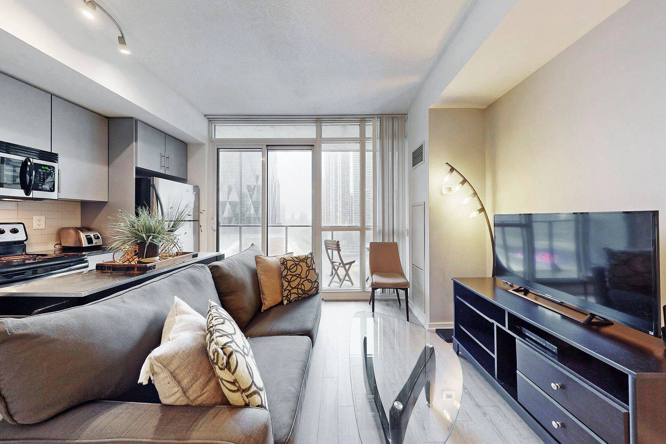Toronto C01, ON M5J 0A6,55 Bremner BLVD #1306