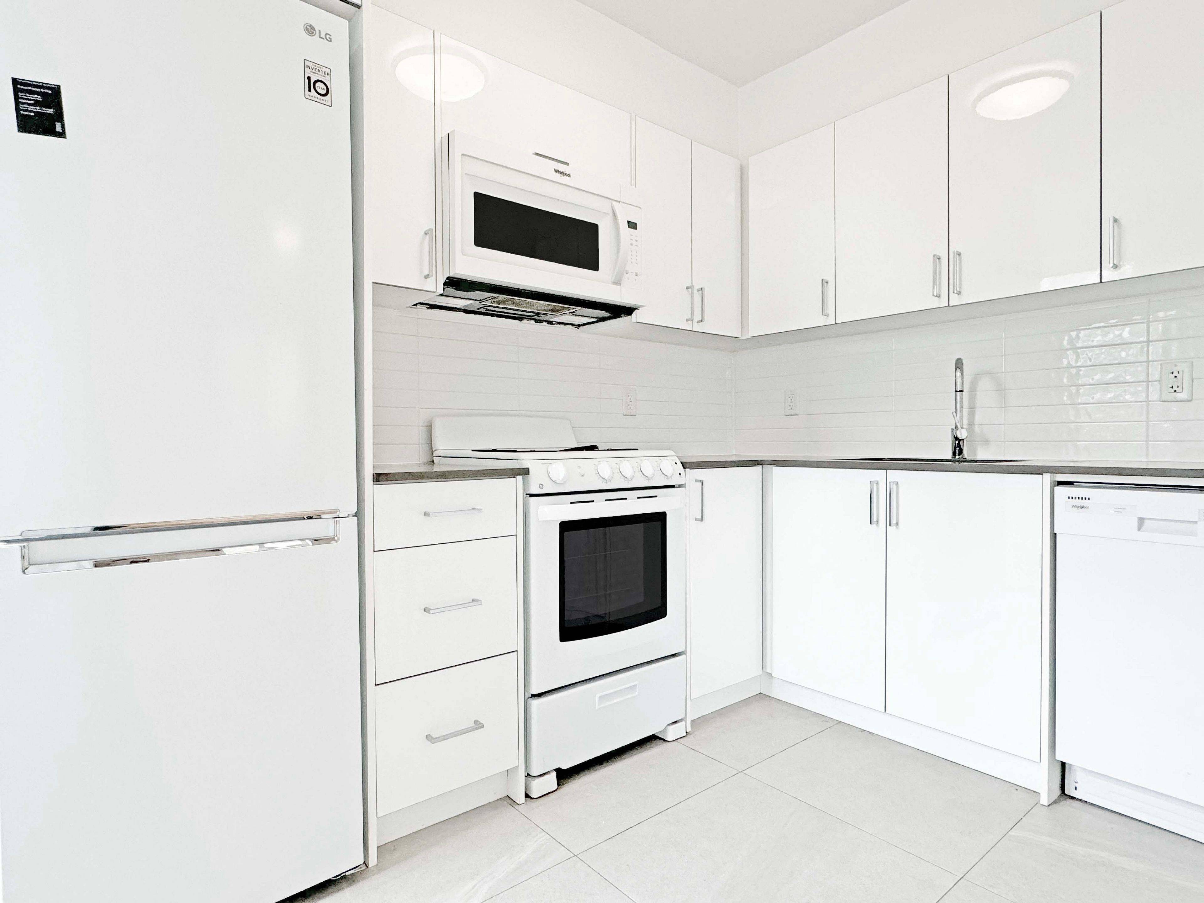 Toronto C02, ON M4V 2H4,394 Avenue RD #602