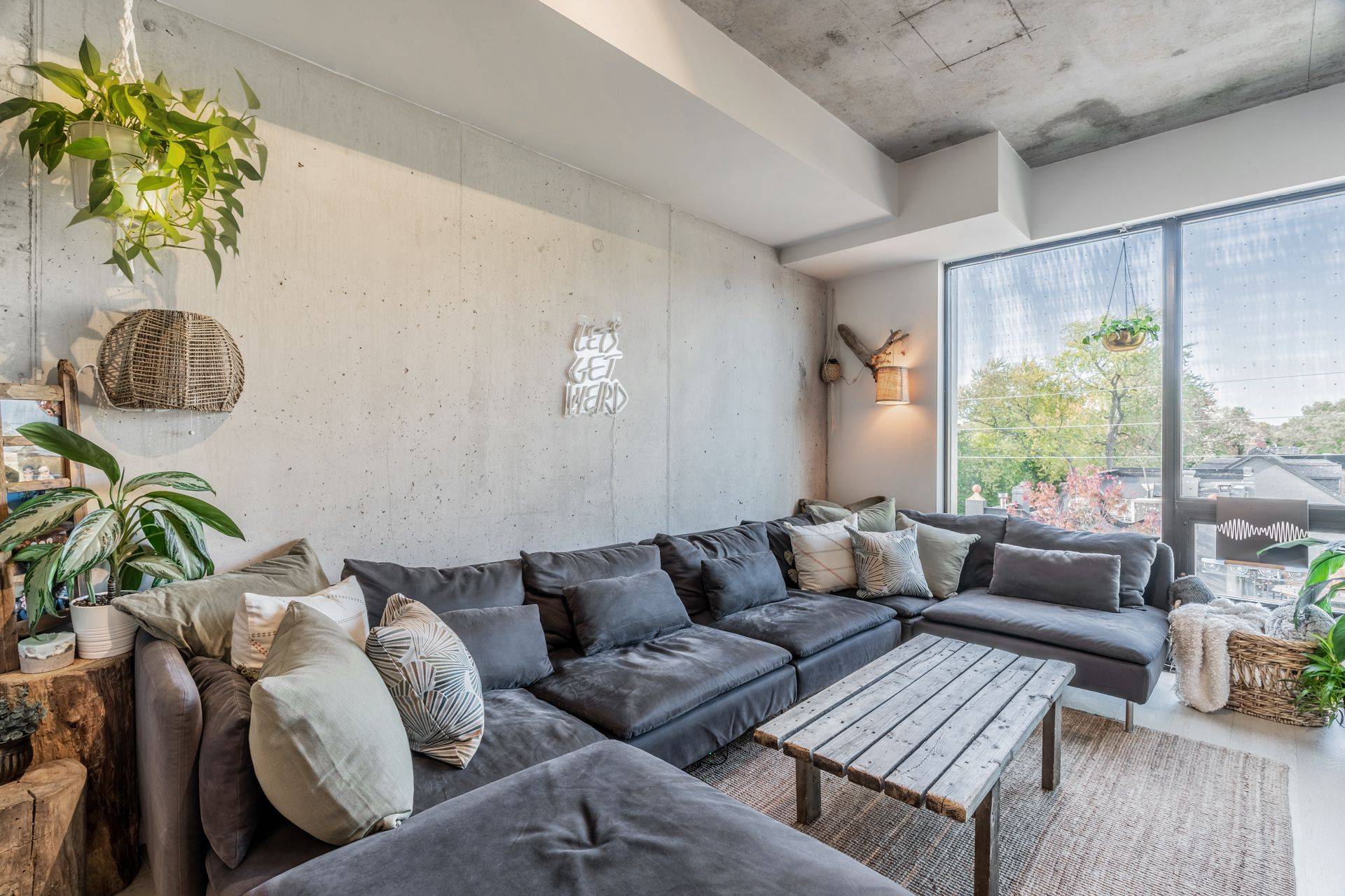 Toronto E01, ON M4M 0E9,246 Logan AVE #411