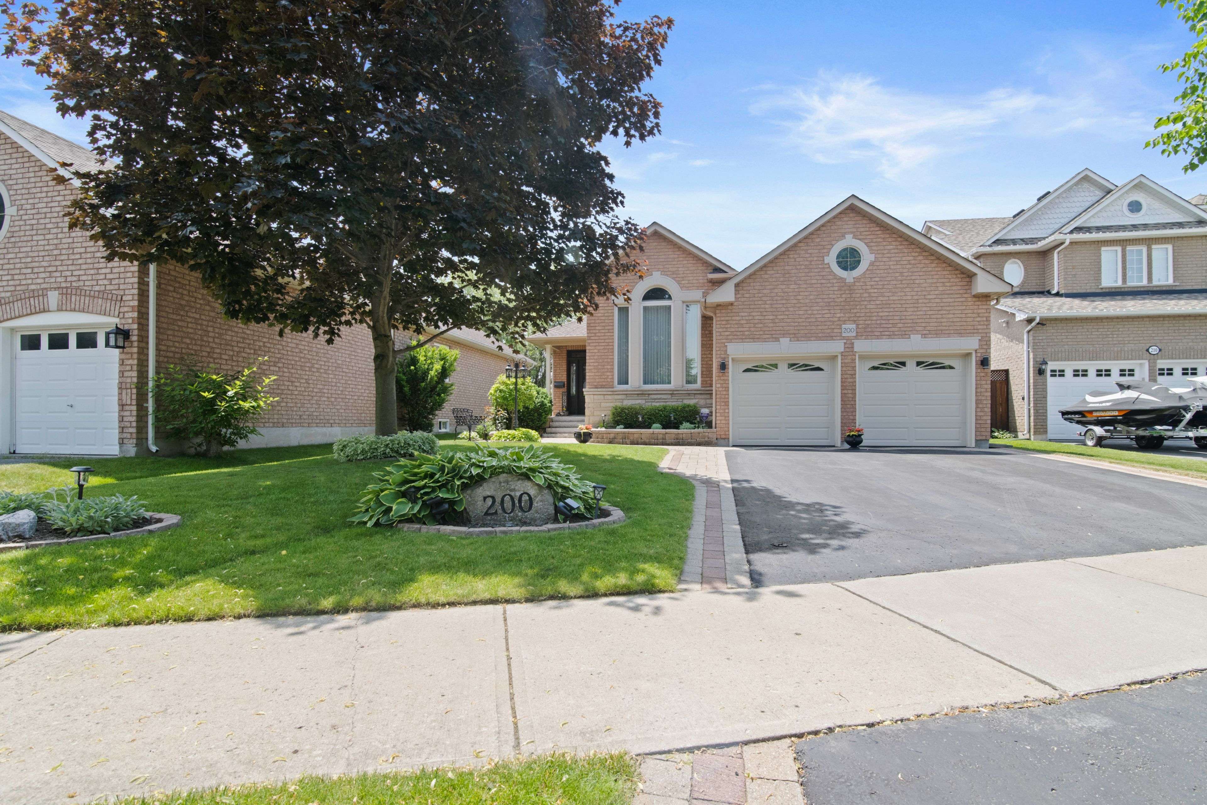 200 Sprucewood CRES, Clarington, ON L1C 5H3