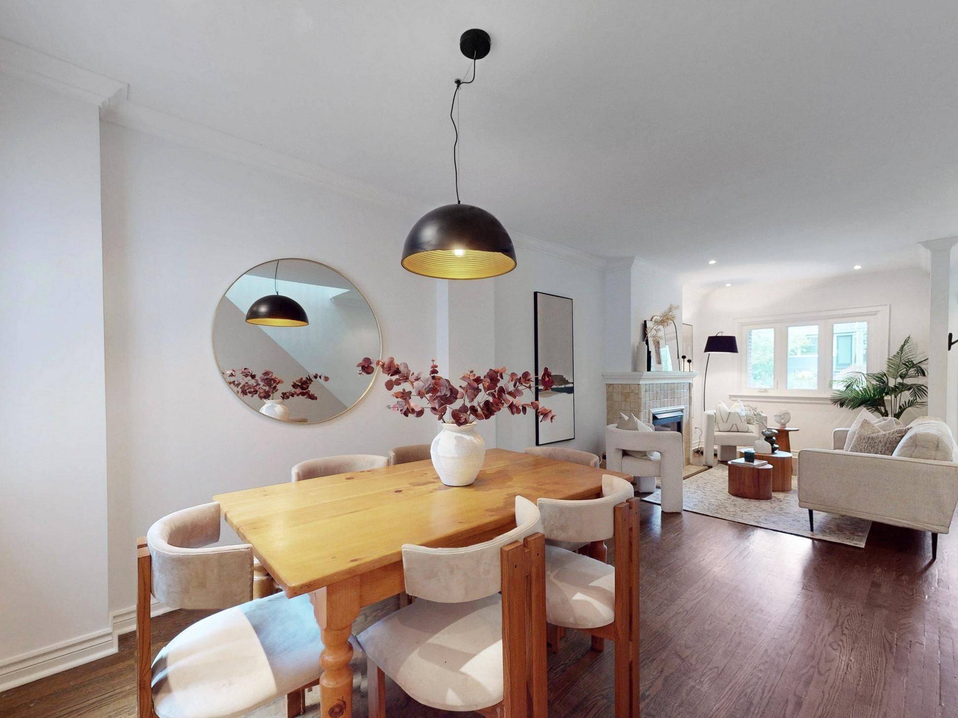 18 Kingsmount Park RD, Toronto E02, ON M4L 3L1