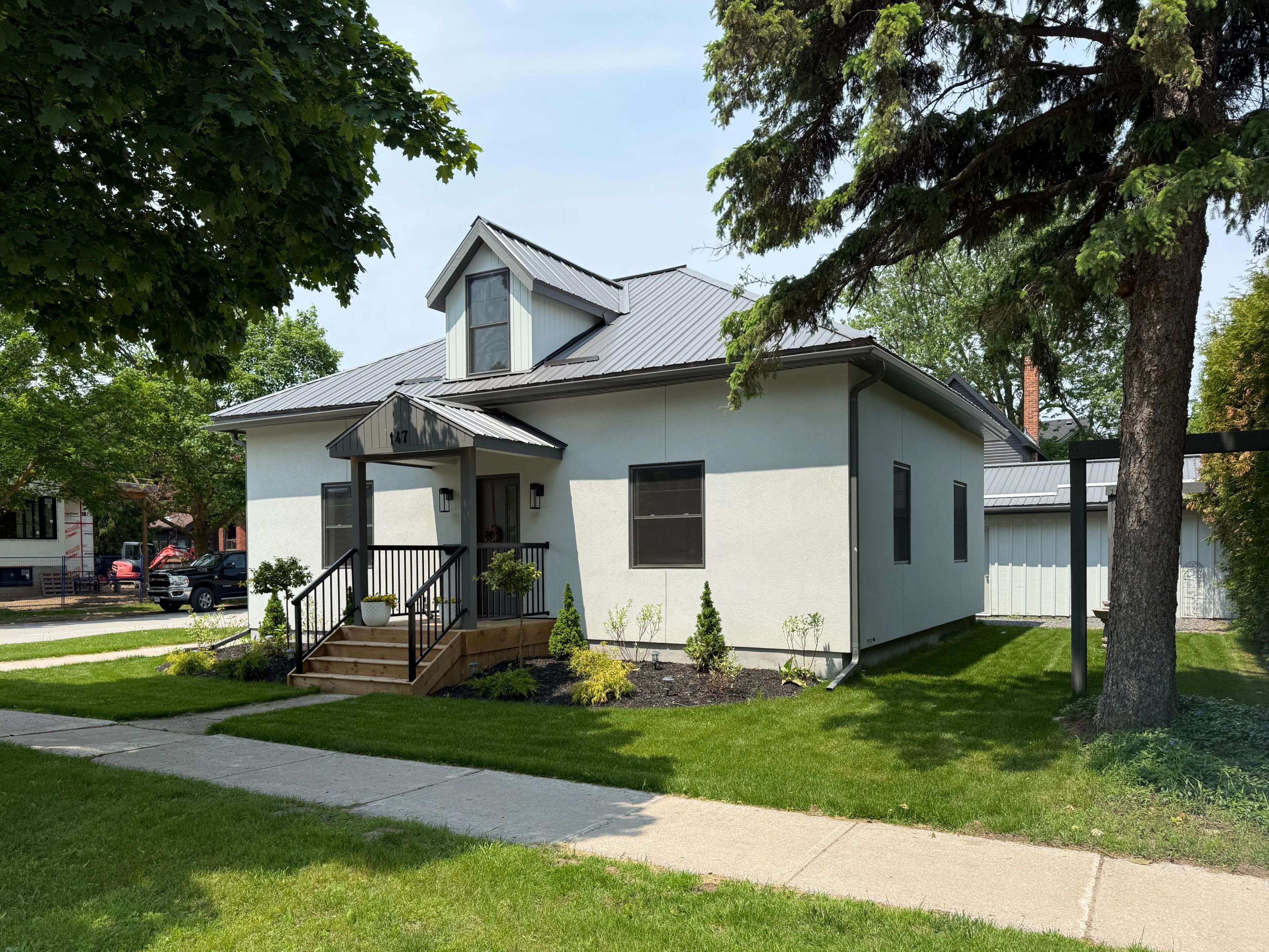 147 Second ST, Collingwood, ON L9Y 1E7