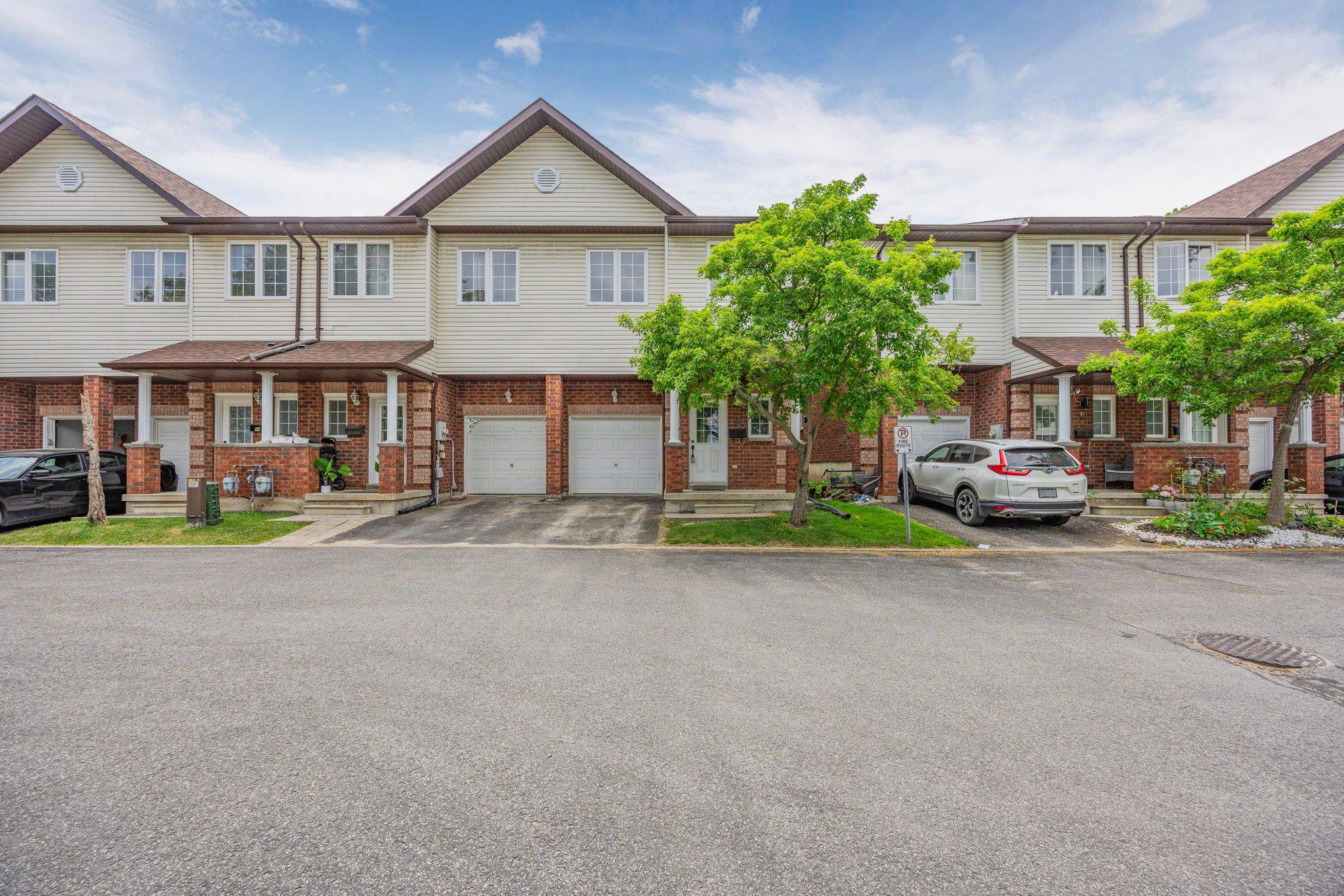 Barrie, ON L4N 4E2,488 Yonge ST #12