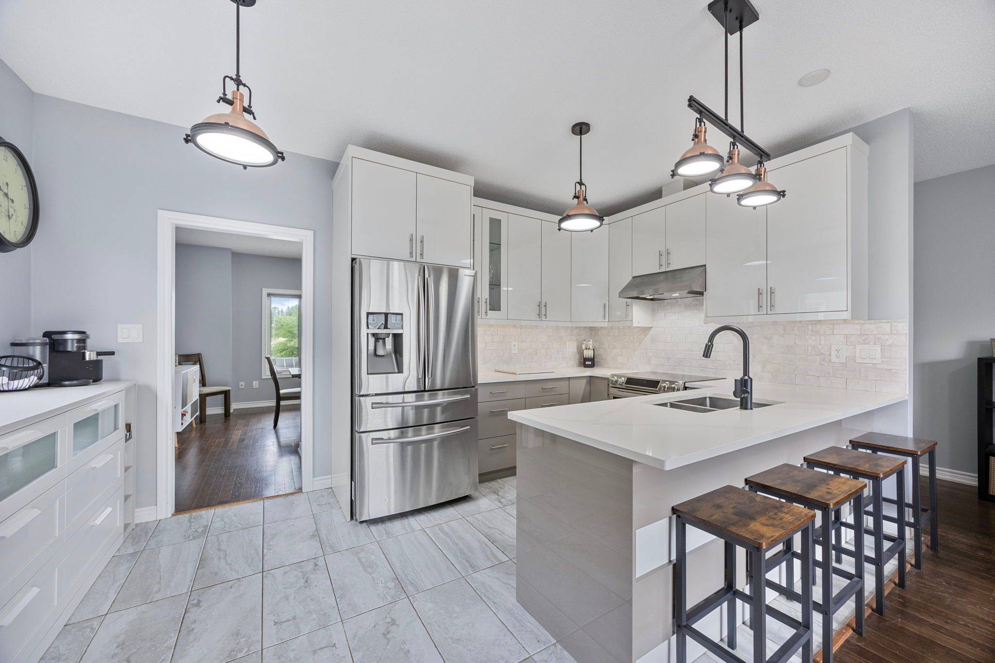 Springwater, ON L0L 1P0,21 Beverly ST