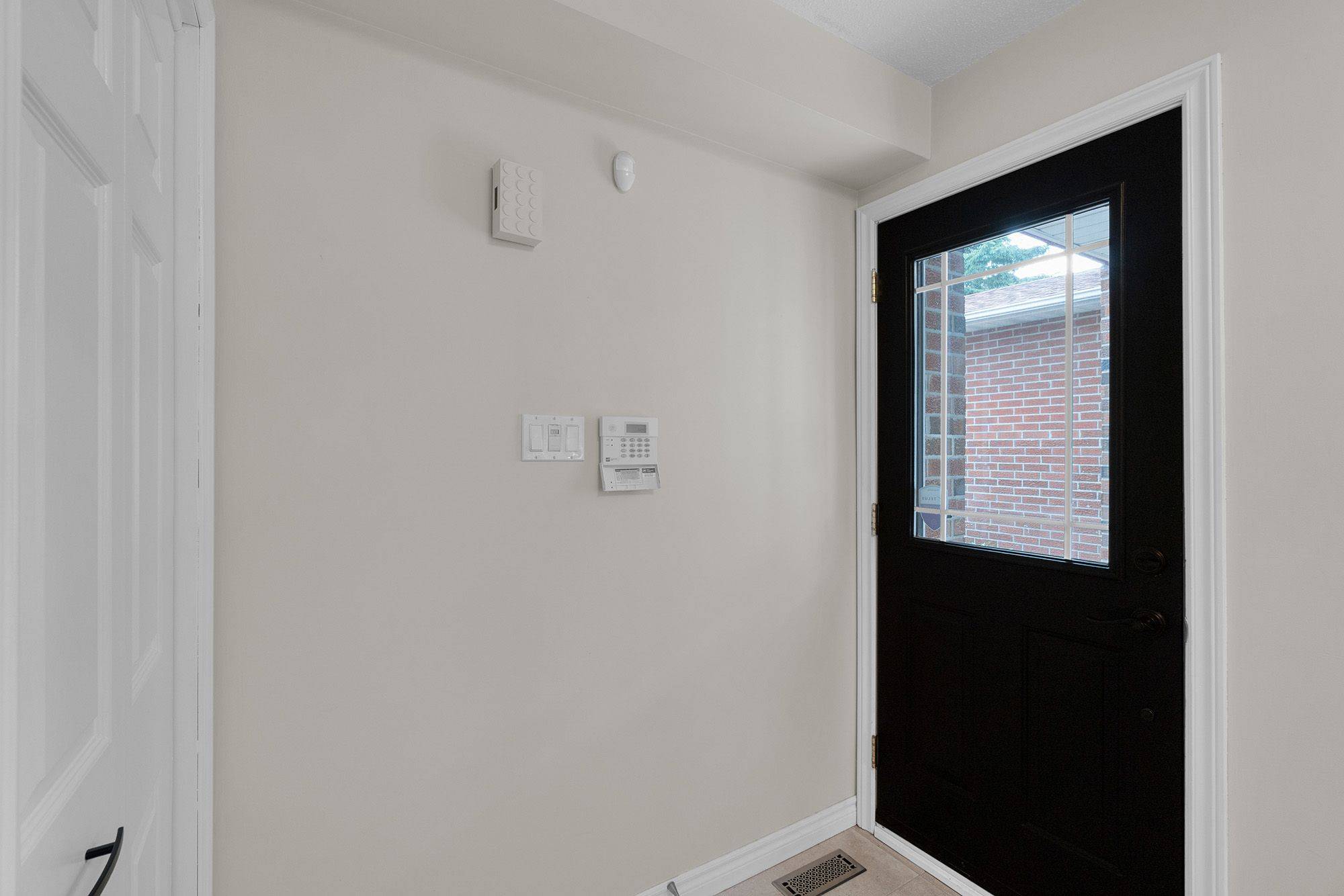 Brampton, ON L6Z 1J6,64 Maplehurst SQ