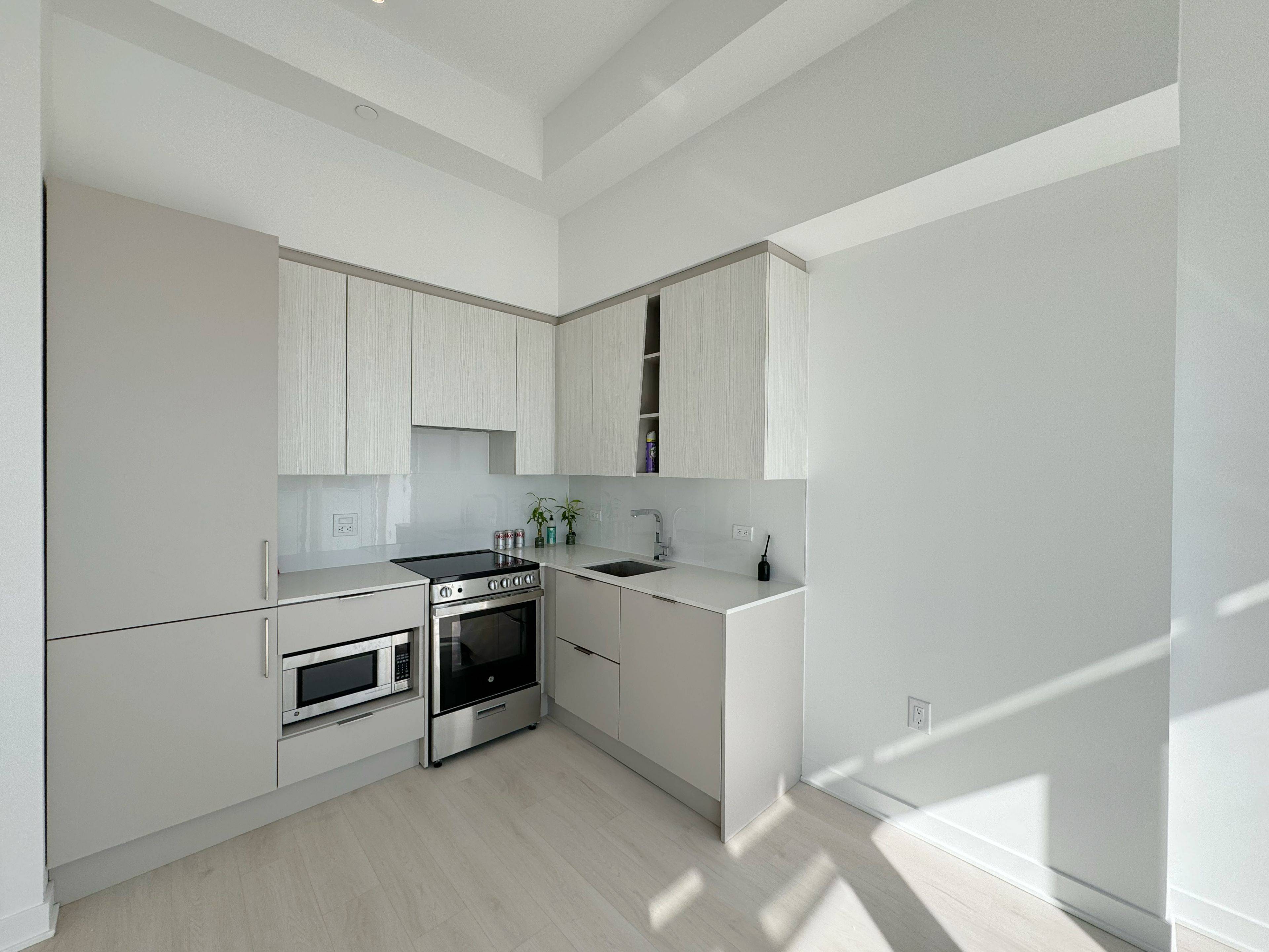 Mississauga, ON L5B 0M3,3900 Confederation Pkwy #4805
