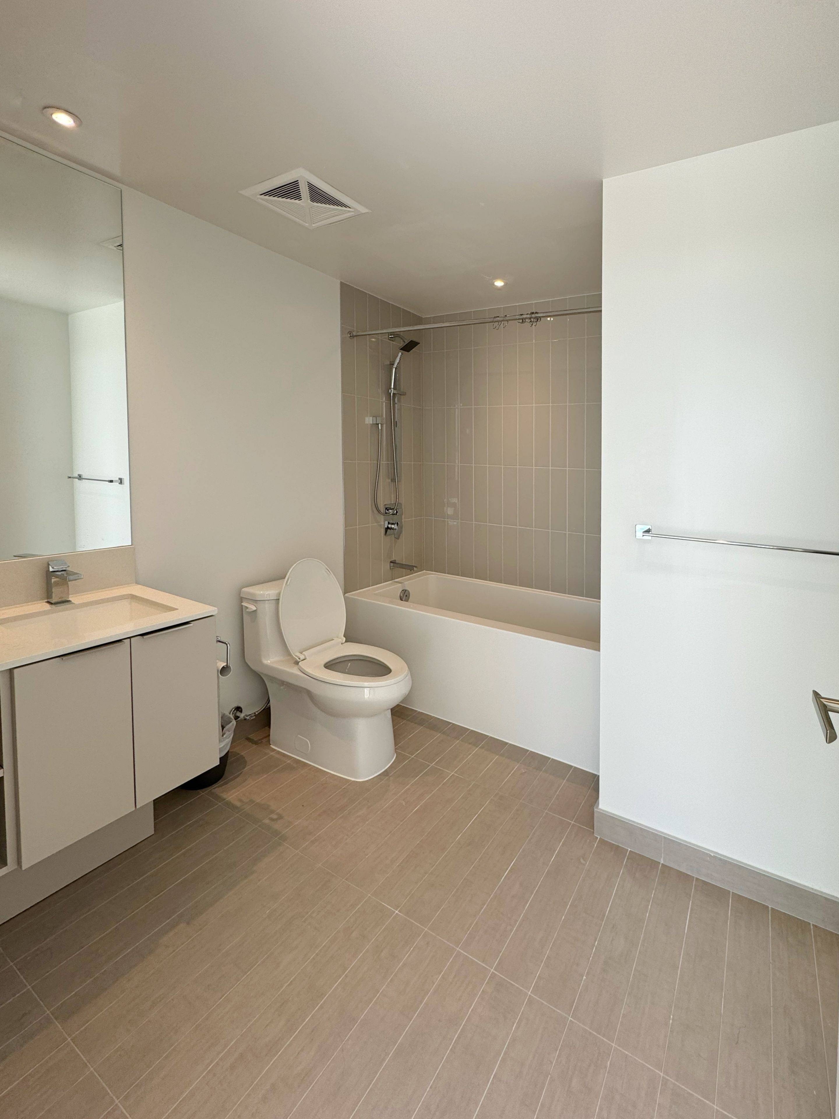 Mississauga, ON L5B 0M3,3900 Confederation Pkwy #4805