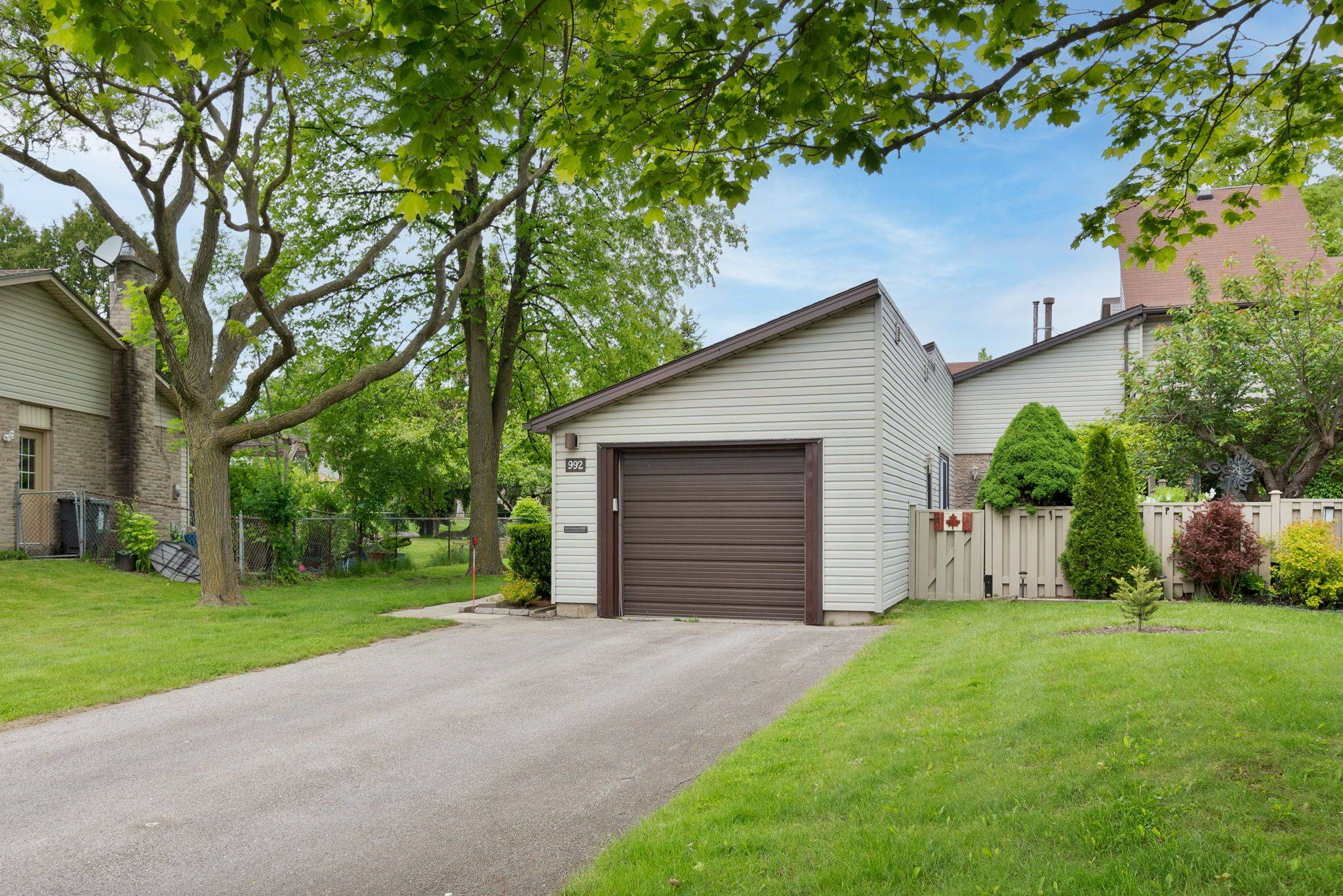 London South, ON N6K 1S1,992 Farnham RD